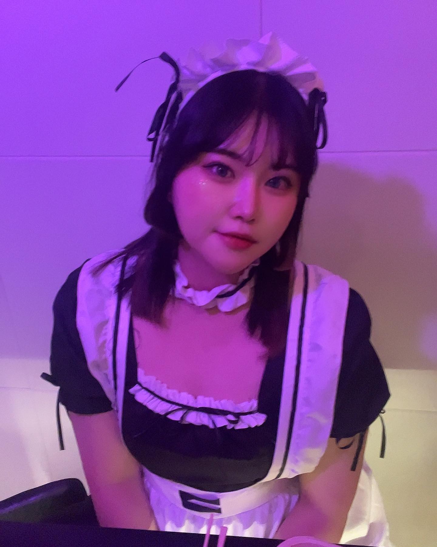 친구들과 #방구석할로윈
🤣막짤은 일하다 지쳐 잠든 메이드 ㅋㅋㅋㅋ

얼마전에 라오스를 갔다오면서 친해지게된 친구들이 있는데, 이번에 이 친구들과 집에서 할로윈 파티를 즐겼어요👻🎃
째끔 부끄럽지만 오랜만에 피드 업로드🙈
요즘 이런저런 일로 피드 업로드에 소홀했는데 꼭 오오티디가 아니더라도 다양하게 올려보도록 노력하려구요👏🫶

#할로윈코스튬 #할로윈