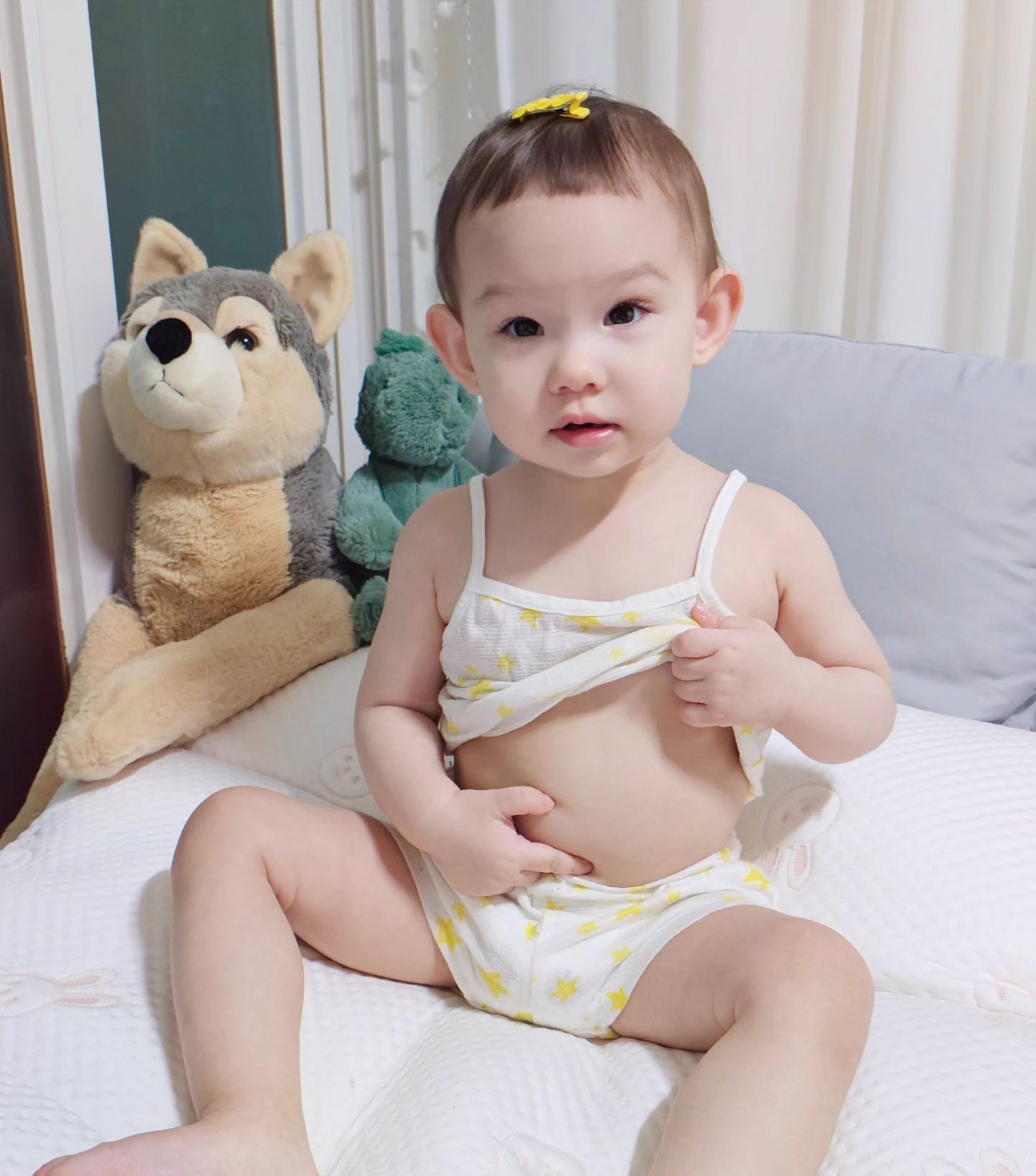 배꼽 보여주는 유미~~ 
여러분 배꼽 어디 있는지 아시나요? ~ 유미는 알아요~~ 😁🤣