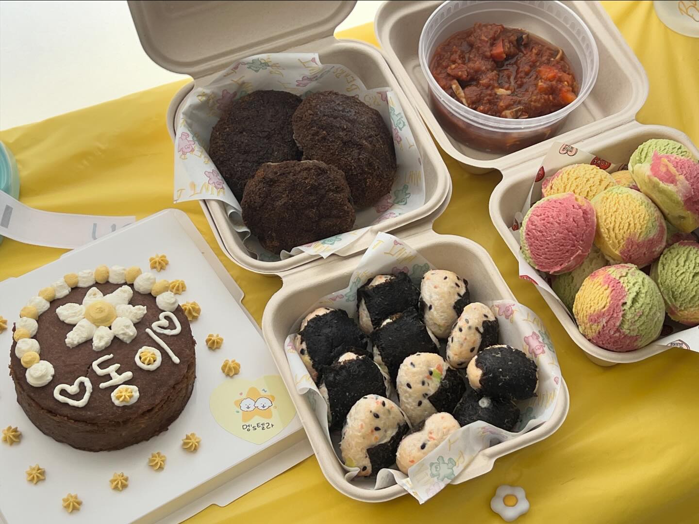 흰동이를 위한 원데이클래스 🐶👩🏻‍🍳🧑🏻‍🍳
아빠가 만들어준 오니기리🍙 댕가스 🥩
엄마가 만들어준 초코브라우니 🍩 스쿱쿠키🍨
생각보다 오빠가 열정적으로 해줘서 시간 순삭💖
정성가득하니 맛있게 먹어줘 박흰동🐶
#멍스텔라 #멍s텔라 #강아지원데이클래스