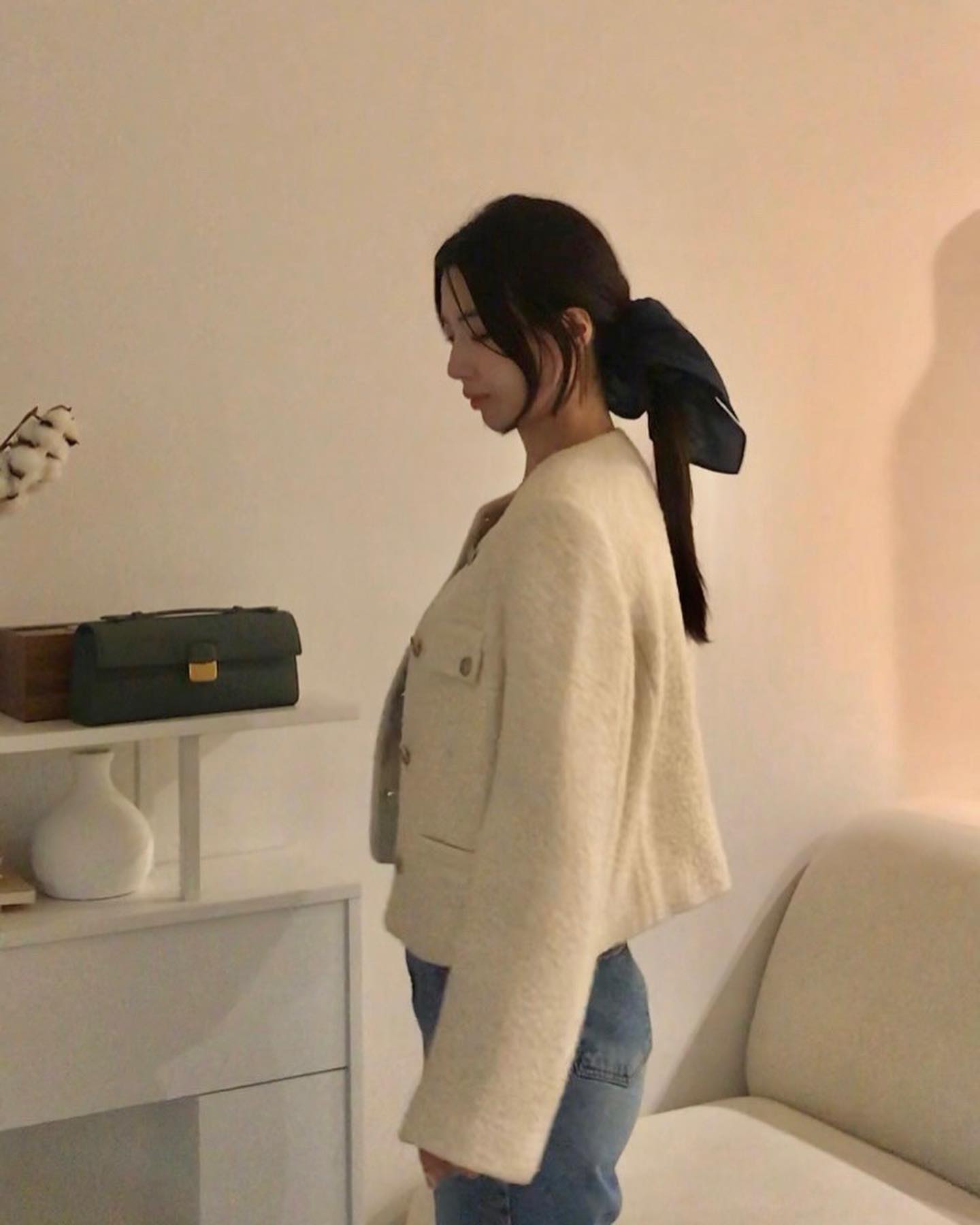 내가 좋아하는 분위기✨🤍
오늘도 행복하깅💕

#스크런치 #헤어악세사리 #트위드자켓
