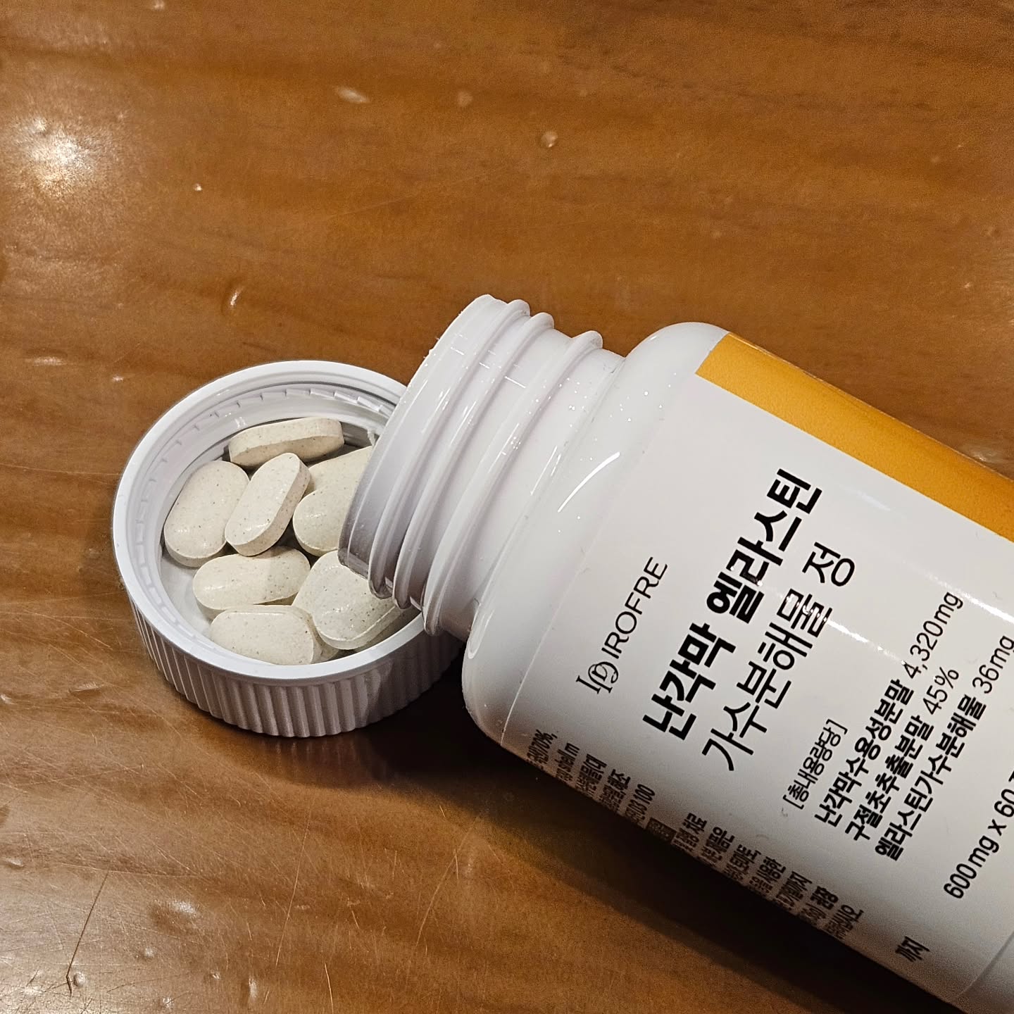달걀 안쪽에 있는 막 : 난각막 이 관절에 좋을 수 있다니 신기하기도 하고, 별 걸 다 먹는구나 싶어서 궁금해 찾아보니 이왜진?

------------------------
난각막에는 연골 주요 성분인 히알루론산과 콘드로이친, 콜라겐 등이 함유되어 있어서 도움이 될 수 있다.

인체 연골 세포 이식용 인공지지체로도 활용된다.
------------------------

여기까지 봐도 손이 가서 매일 챙겨보는 중 :)

#관절 #무릎관절 #무릎관절영양제 #이로프레 #관절에좋은영양제 #난각막 #관절연골 #관절에좋은음식