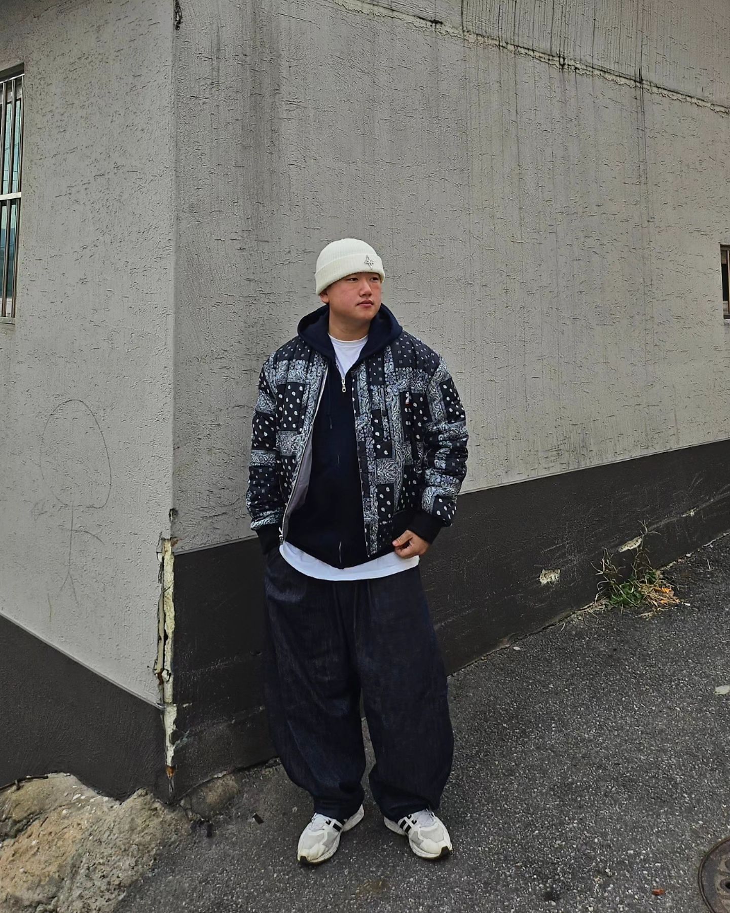 #협찬 gildan_korea
기본템으로 길단은 최고죠👍
이너템으로도 많이 사랑받는 무지 기본 후드집업!

베이직하며 적당한 사이즈로 입기 좋았어요.
겨울에 이너로 착용하기 좋은 후드집업이네요 :)

#길단 #GILDAN #무지티코디 #후드티추천 
#후드티 #기본코디 #베이직브랜드 
#겨울코디추천 #후디추천 #후드집업 
#후드집업추천 #후드집업코디 #겨울코디 
#남자겨울코디 #남자겨울데일리룩 
#패션소통 #데일리룩 #오오티디 #캐트릿룩