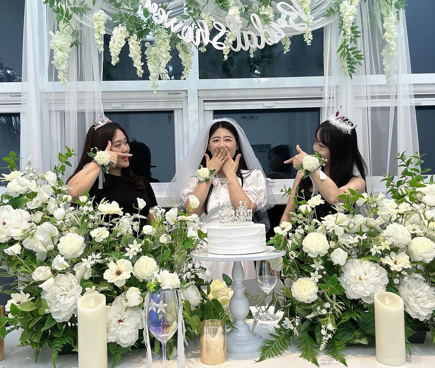 나의 마지막 브샤는 나란혜와❤️
바쁜 와중에도 축하해주려고 예쁜 곳 알아보고 준비해줘서 고마워🥹
우리 곧 유부월드에서 만나자구👰🏻‍♀️