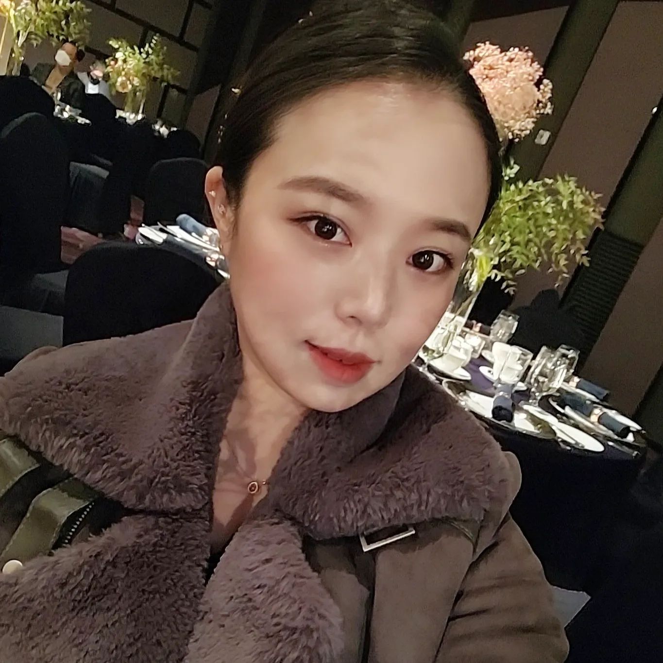 .
또 오랜만에 셀카 📸
.
아기가 생기니까 내 사진은
정말 안(못) 찍게 되는 듯 😂
.
그나마 오빠랑 육퇴 후에 술먹고
주말에 같이 여행가거나 맛집 가면서
소소한 행복 잘 챙기고 있었는데
연말에 해외출장이라니요? 👀
.
공동육아 하실 분...ㅋ...
혹은 아기 좋아하는 분...?
.
12/26~30에 우리 집 놀러와주기 🙏
.
#셀스타 #셀스타그램 #일상 #육아 #육아맘 #맘스타그램 #데일리 #데일리그램 #얼스타 #얼스타그램 #자유부인 #육아인스타 #베이비그램 #baby #babygram #daily #인스타일상 #일상소통 #셀피 #인스타라이프 #instadaily #육아맘일상