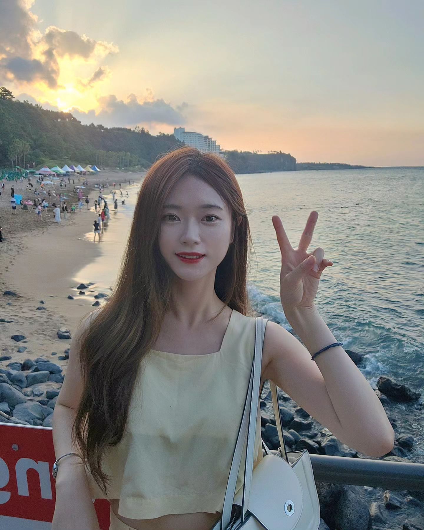 나의 여름ㅁㅁㅁㅁ!!!
몇년만에 온건지😃

너무 이쁨ㅁㅁㅁㅁ!!!
서귀포러버🫶🏝
.
.
.
#물론 #오늘아님 #２０２３０８１４ 
#중문색달해변 #서귀포바다 #서귀포러버
#그리워서올려봄 #jejutravel