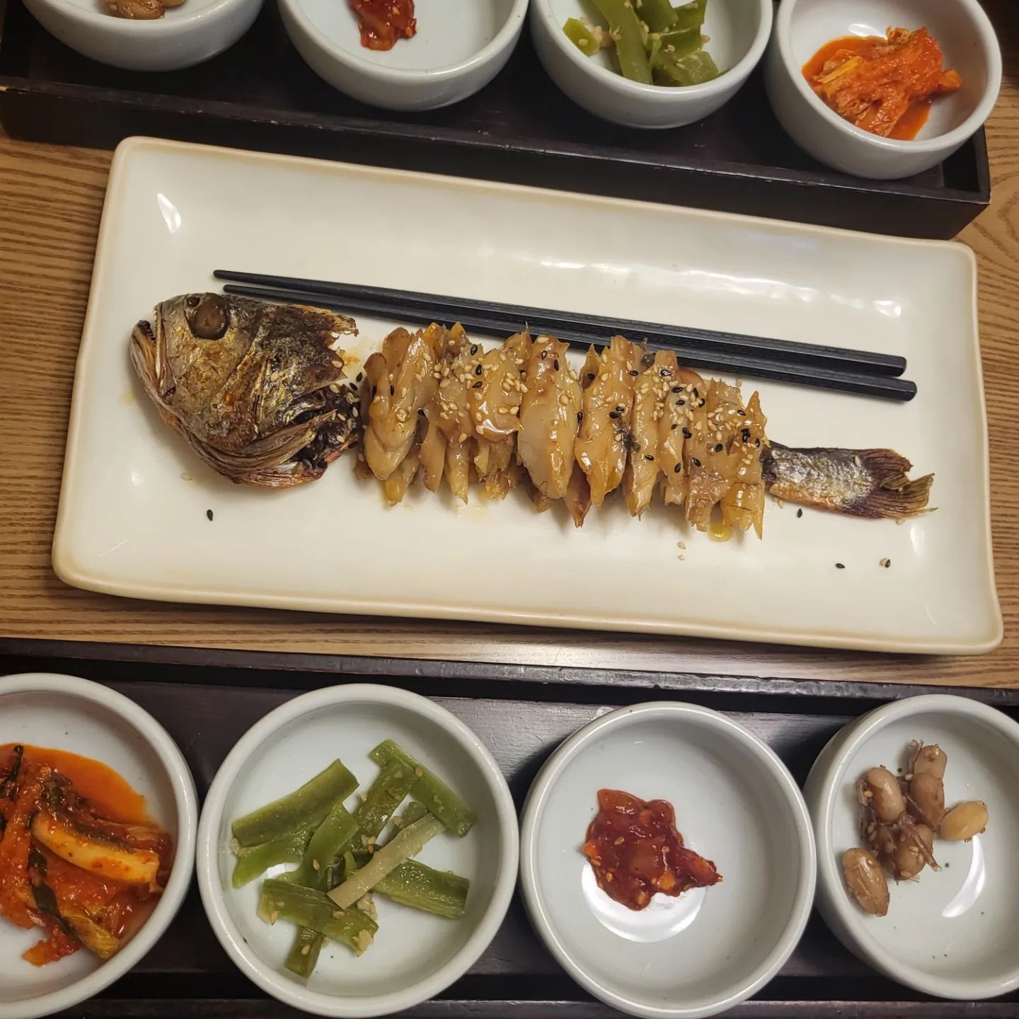 #협찬 #봉우리한정식역삼본점 
#식객정식 한정식 먹으러 많이 다녀봤지만
이렇게 맛있고 잘나오고 대접받는 느낌은 처음이였어요 프라이빗한 룸에 2시간 코스로 음식이 나오는데 음식에대해 설명해주시고 먹는방법 어떻게 먹으면 더맛있고, 먹는 순서..까지 기억에 많이 남아요~
.
분위기도 좋아서 다음번 저희  가족모임도 여기서 하려구요~~떡갈비도 부드럽고  보리굴비 꼬들하니 👍  후식까지도 고급스러운 한상 받고 왔네요
.
#역삼동맛집 #역삼역맛집 #강남한정식 #강남상견례장소 #강남회식장소 #역삼회식장소 #강남모임장소 #엄마랑데이트 #저녁메뉴