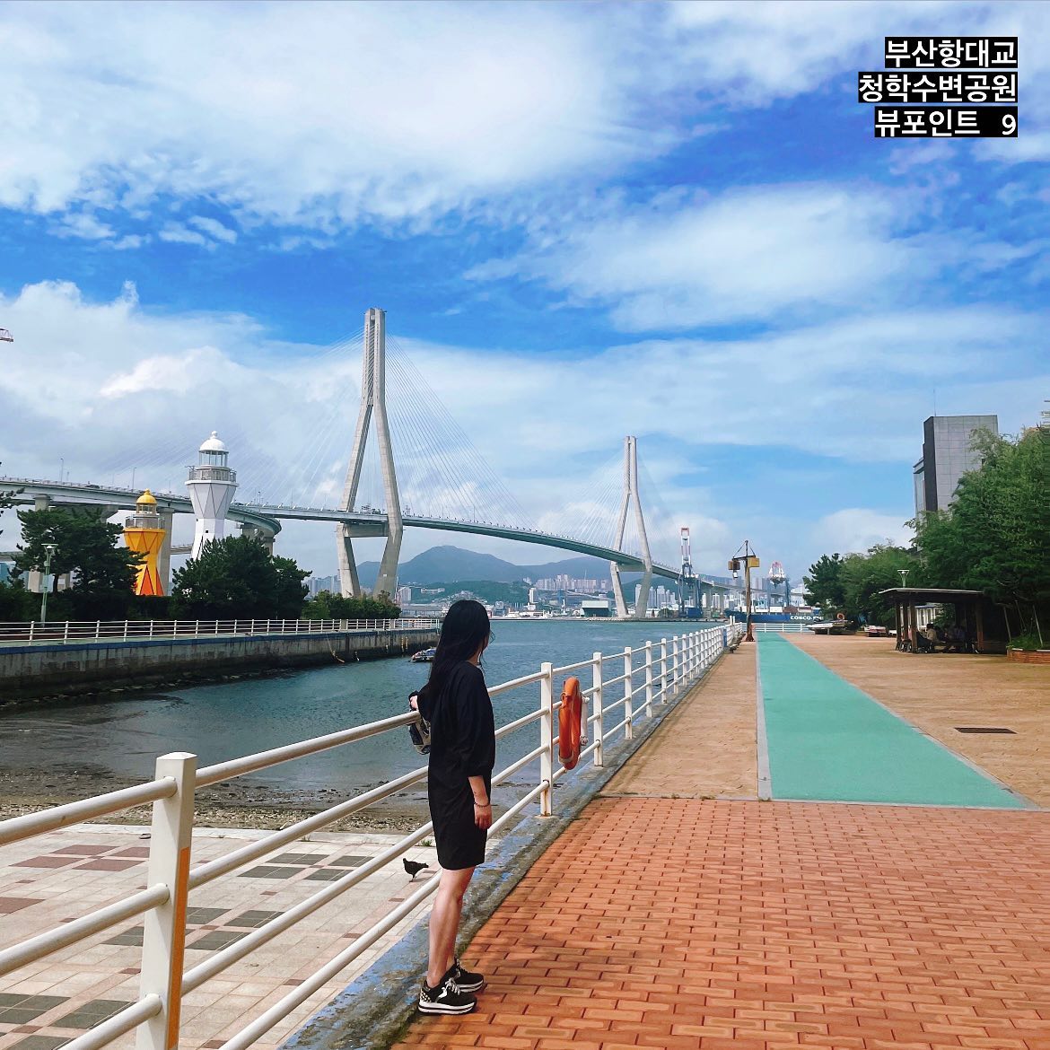 부산러들, 부산여행 오시는 분들 주목해요👀
E친구들, 집돌이,집순이 i 친구들이랑
같이 인생샷찍고 이벤트 참여해서
선물받는거 오때요오 ?! 🎁
​
💝챌린지, 이벤트 무조건 참여각 💝
일단 49곳 중에서 3곳만 참여해도 
한정판 세븐브릿지 티셔츠
7곳 이상, 49곳 모두 참여하면 경품 클라스가 달라져요
그랜드조선부산 애프터눈티세트 ,아이패드까지 
경품 응모 기회 잡으러 가볼까요 ? 🎶
 
 
< 럭키세븐 777챌린지 > 이벤트 
 [ 부산관광공사 X 세븐브릿지 ]
 부산을 대표하는 랜드마크 #세븐브릿지 
​
🤍​이벤트기간:2023.06.23(금) ~ 08.20(일)
🤍당첨자발표:2023.08.25(금)busan_7bridges 스토리​ 
🤍참여방법:
1. 뷰포인트에서 인증샷 찍기
2. 아래 필수해시태그와 함께 인증샷 업로드(인스타or블로그)
​​#럭키세븐777챌린지 #세븐브릿지뷰포인트 busan_7bridges ​
3. busan_7bridges ​ 프로필 링크 - 신청폼 작성하면 끝 :) 
​
🤍참여장소 : 
💗​뷰포인트 49곳 ​ (*7개 브릿지 X 7개 뷰포인트) ​
📍*7개 브릿지
​​광안대교(1~7) / 부산항대교(8~14) / 영도대교(15~21) / 
남항대교(22~28) / 을숙도대교(29~35) / 
신호대교(36~42) / 가덕대교(43~49) 
​
pick.🤍
부산항대교 - 청학수변공원 (9번) 
영도대교 - 유라리광장 (16번)
영도대교 - 중구관광홍보관 옆 벤치 (19번) 
​
저는 부산항대교와 영도대교 다녀왔어요~
청학수변공원사진 보니까 야경 보러도 가고프네요🙊
영도대교 도개행사 하는거 보고팠는데 
담엔 토욜에 맞춰 가봐야겠어요 ! 
이외에도 가보고픈 뷰포인트는 찬찬히 가볼게요✨
​
뷰포인트 및 자세한 정보는 
busan_7bridges  공식계정에서 확인해주세요 :)
​​
 ​