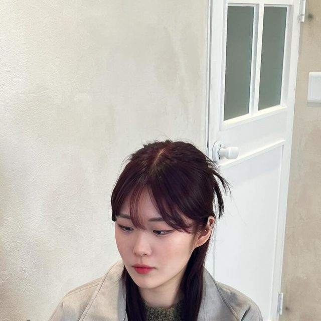 @youngggggggggggggggggggggggg on Instagram: "#협찬 비건스웨이드 자켓🌱 . . . #아이러니포르노 #자켓 #스웨이드자켓 #비건스웨이드 #데일리룩 #자켓추천 #비건 #outer #suede #jacket"