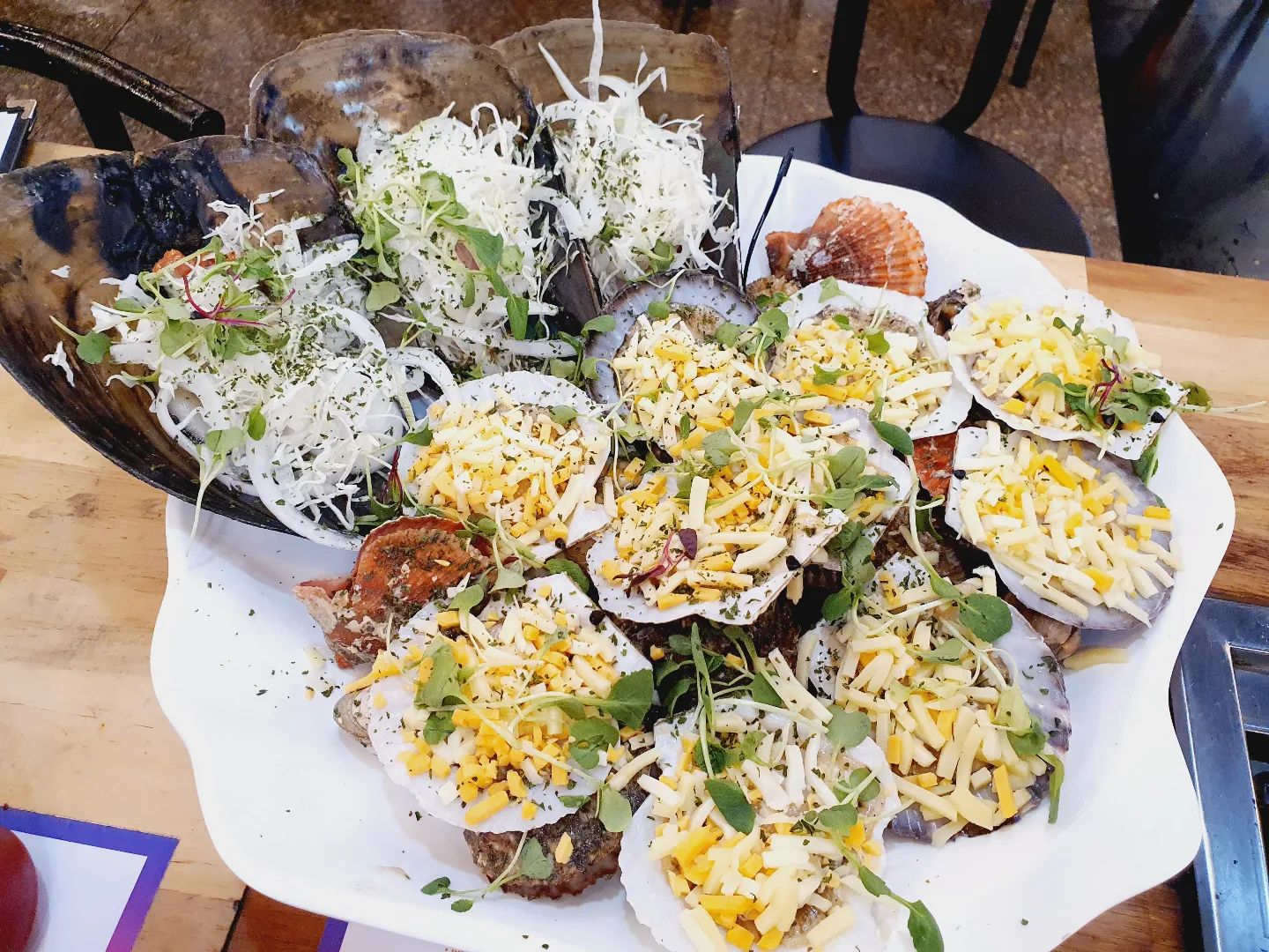 부술부술 비는 오고 
배터지게 실컷 먹고옴

#조개구이 #대천해수욕장 #마니마니 #백년만에 #조개구이 무한리필