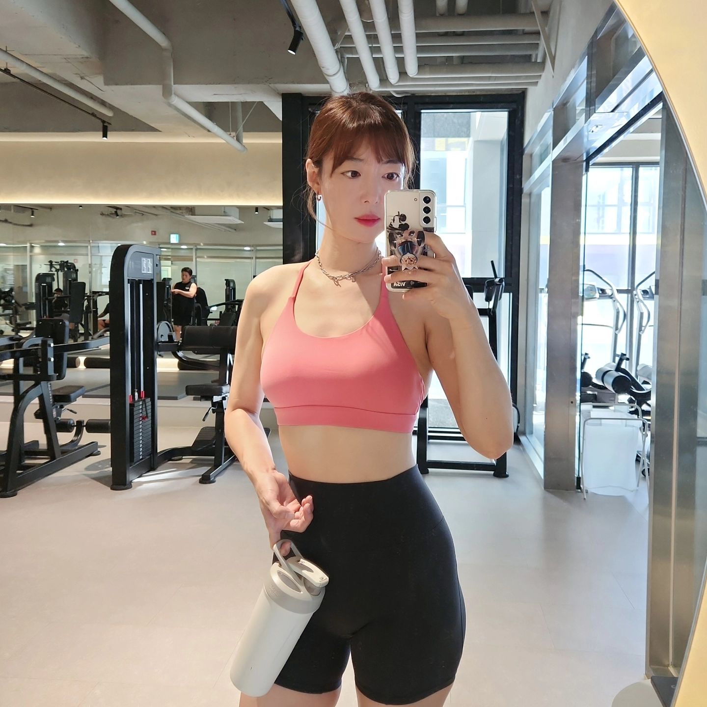 #르미_운동 

꼬질이 가을이가🐶 자꼬 만져달라고 앵겨서
핸드폰을 할수가 없ㅜㅜ
어깨 주사빨이 잘먹혀서 오늘은 원래무게로
가슴 빡운했쬬🔥🔥완죤 좋아좋아 

goldhome_kor 유기농레몬🍋즙 받아서
500미리에 한포씩 일주일정도 먹고있는데
상큼한맛도있어서 맹물보다맛있고
비타민C 보충에도 좋아서 얼굴도 밝아진 느낌😊이랄까
레몬수 만들려면 손많이가는데
넘편해서 다먹으면 구입예정입니다❣️

레몬물 많이마시면서 다이어트도하고 예뻐지고
일석이조💕어제는 식단 완죤 망했는데ㅜㅜ
오늘부터  잘 지켜볼께요🙏화이링💪