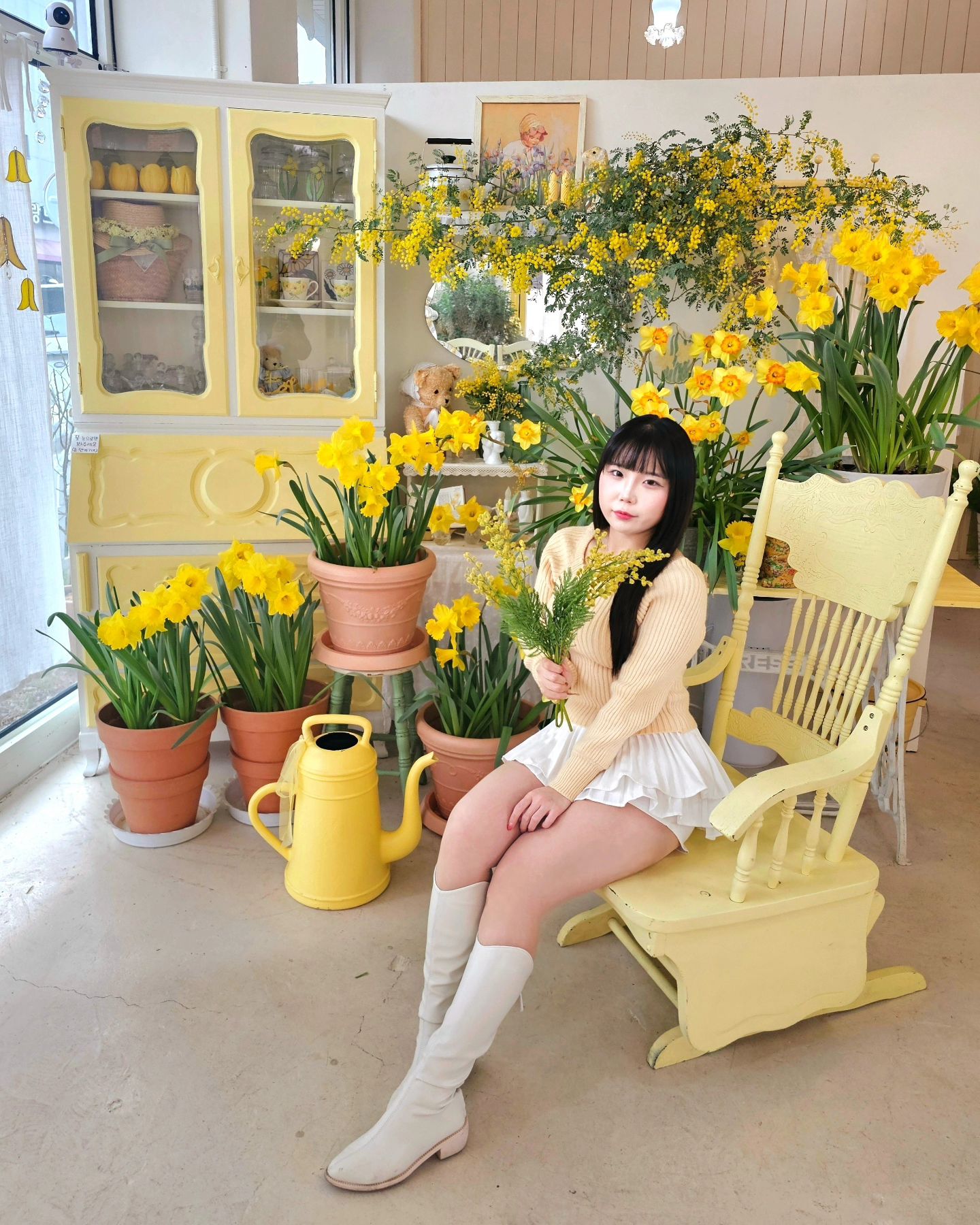 💛따뜻한 봄을 느낄 수 있는 곳💛

새싹과 꽃이 하나둘 피어오르는 3월!

샛노란 꽃과 색감의 인테리어가
따뜻한 느낌을 주는 카페
#소풍을파는가게 에 다녀왔어요💛

포토존도 넘 귀엽고
소품 하나하나 구경하는 재미도 있었어요!

작은 테라스도 있었는데 추워서
실내에서만 있었어요 🥲

날이 따뜻해지면 또 놀러올게요 💛

.

📍소풍을 파는 가게
- 인천 서구 청라라임로138번길 11-1
- 11:00 ~ 20:00
- 주차장 O

.

#청라카페 #인천카페 #테라스카페 #봄스타일 #봄코디
#봄룩 #청라맛집 #청라데이트 #청라가볼만한곳
