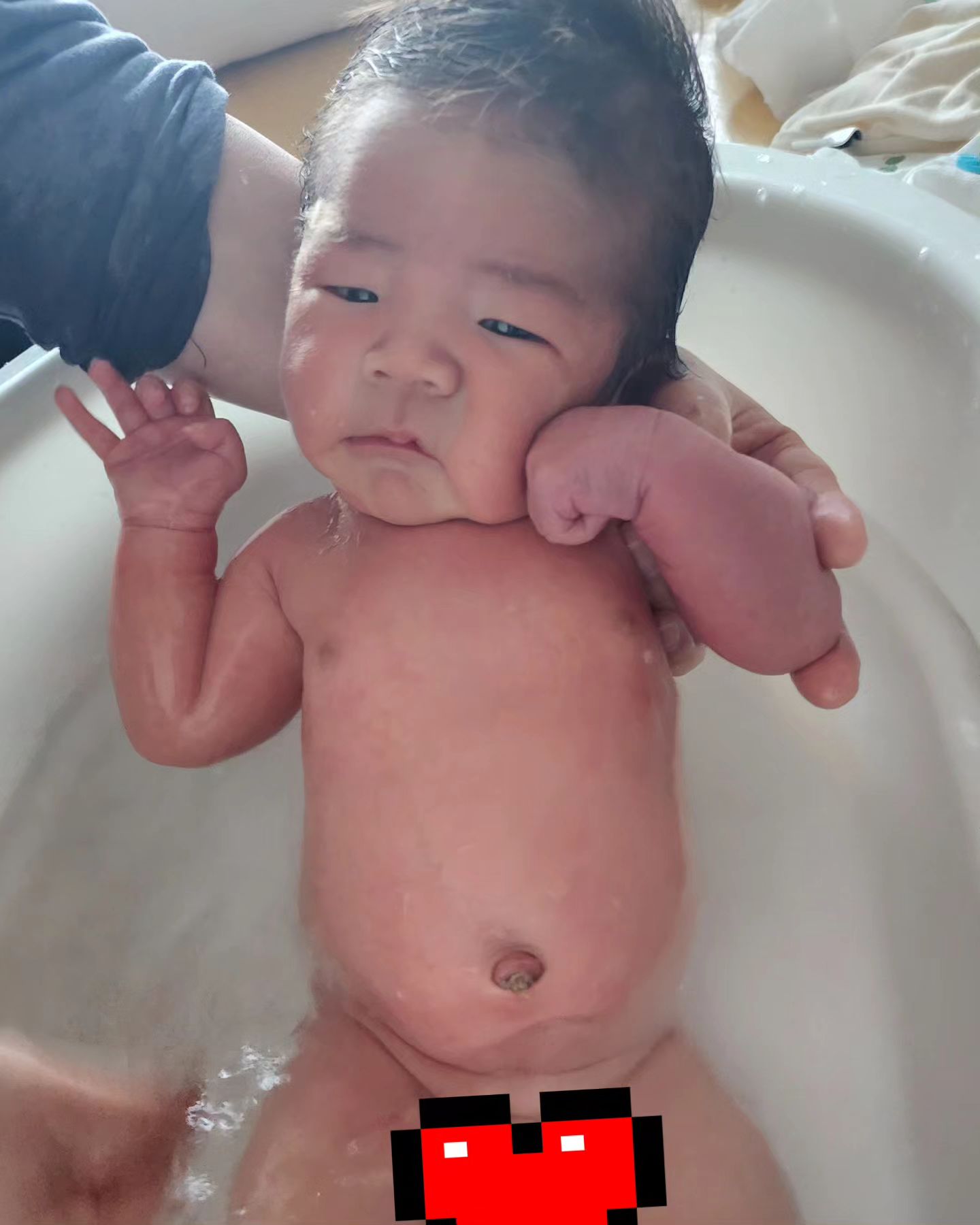 #아들스타그램 

아빠닮은거니? 물에 들어가면 세상 조용해지는 아드님
얼른 커서 엄빠랑 여름에 물놀이가쟈

#아들 #도치맘 #사랑해_단우야❤️