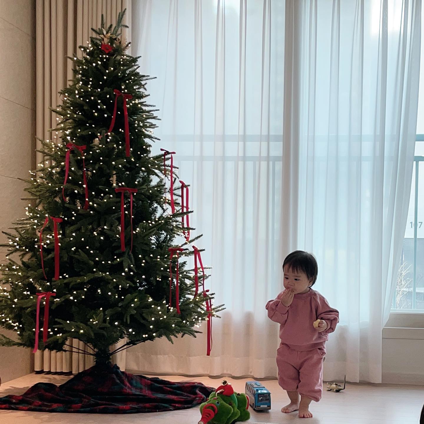 𝟰𝟱𝟳𝗱𝗮𝘆𝘀 (𝟮𝟯𝟭𝟮𝟬𝟴)

엄마 우리집도 트리 만들ㅈㅑ🌲❣️