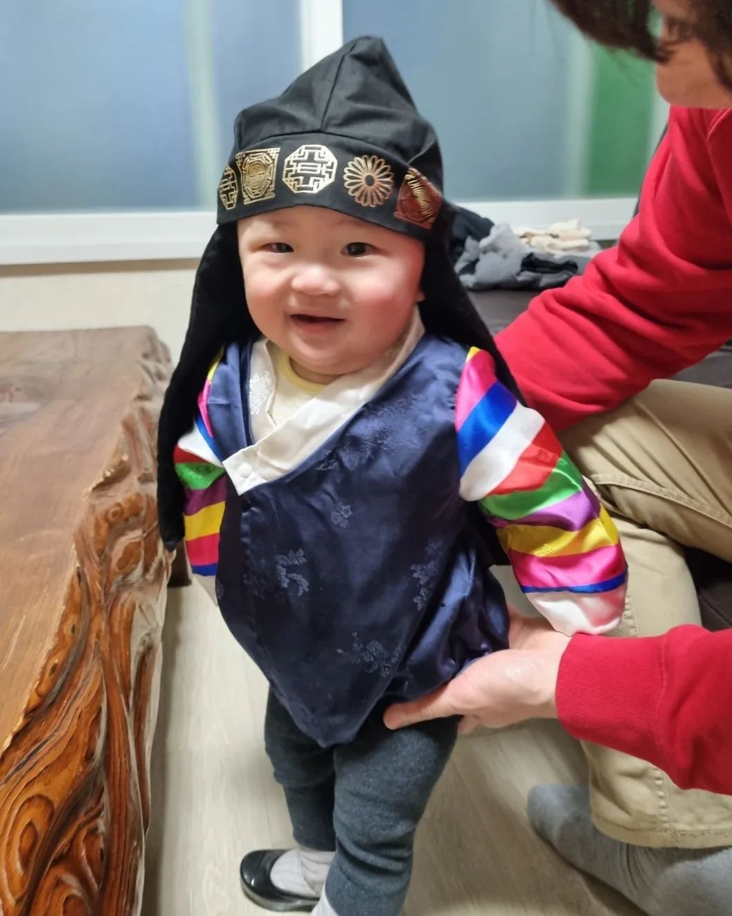 ▪︎
추석때는 한복이 크던데
딱맞?작아진걸 보니
많이 컸네 우리아들!

마카롱가게 한 이후로
차례 음식엔 늘 마카롱이 올라간다

올해도 잘 부탁드립니다

#새해복많이받으세요 #부자되기 #건강도!