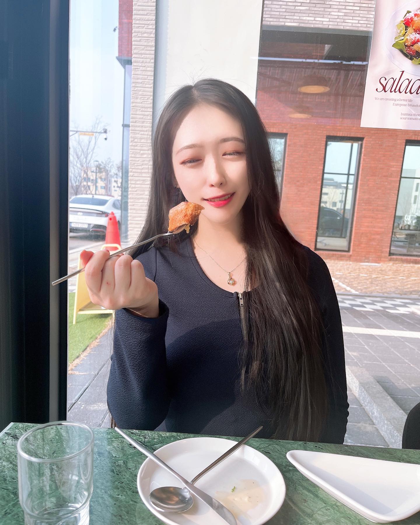 #웬유바이트 #협찬 

아산브런치카페 이색적인 메뉴가 많았어요!
주차장도 넓고 와인도 판매해서
브런치랑 곁들어먹기도 좋을꺼같아요☺️
하루에 몇군데를 다녀온거지..🤣🤣🤣

#아산카페 #아산브런치 #아산브런치카페 #탕정카페 #탕정브런치 #천안파스타맛집 #아산파스타맛집 #탕정파스타맛집 #맛집스타그램 #브런치카페 #맛집 #셀피 #크리에이터 #패션디자이너 #모델 #블로거 #오오티디 #좋반 #선팔 #일상 #좋반 #팔로우 #팔로워 #팔로잉 #반사 #맞팔 #좋아요 #소통 #flowers