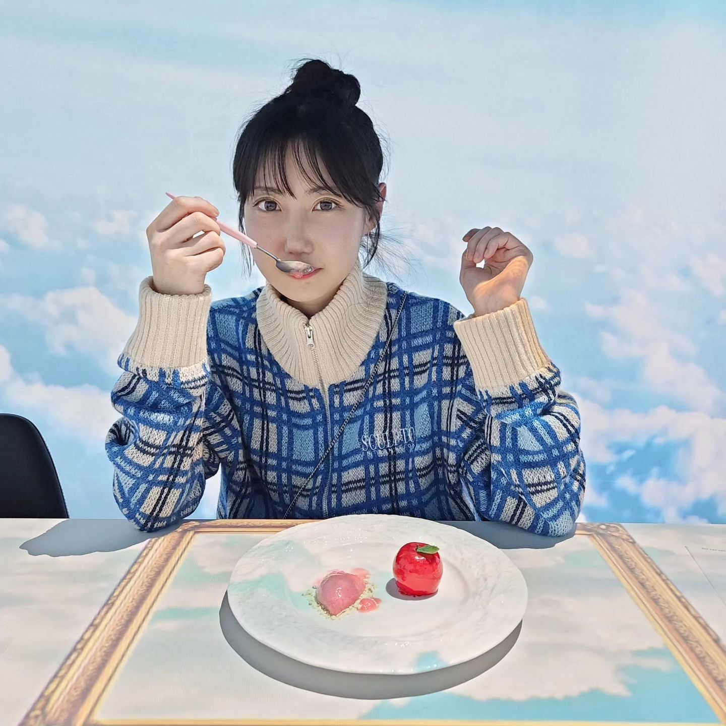 💙
예쁜곳에서 예쁜거먹기 🌟

미디어아트 파인다이닝
#비언유주얼

진짜 다 예뻐가지구,
근데 또 맛있어서
두번 놀랬다🥰

#파인다이닝 #미디어아트 #선정릉역맛집 #데일리룩