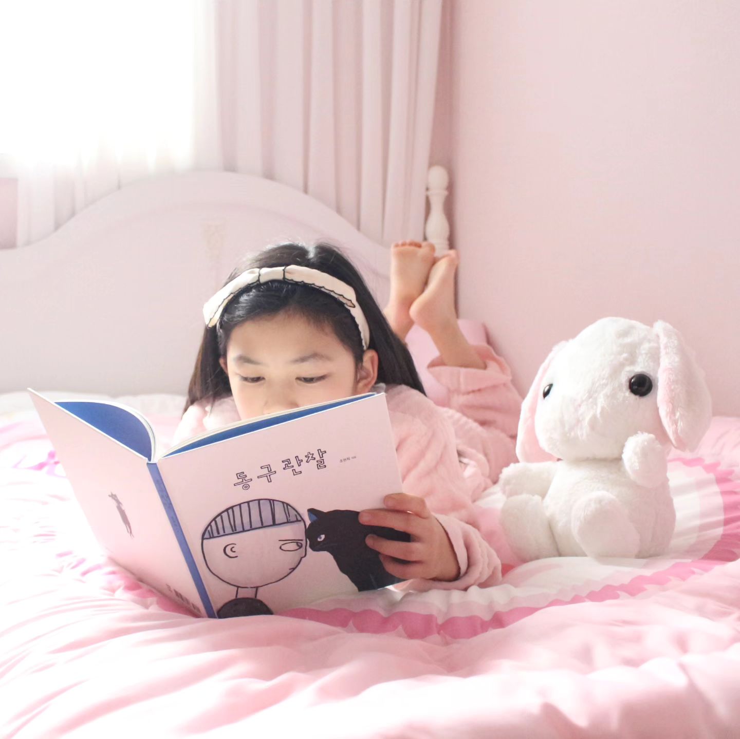 #협찬 
올한해 울아이를 위한 선물
#마음이따뜻해지는동화책 
#동구관찰  선물했어요~~
 
귀여운아이와 고양이 표지
그림부터 귀여워요~
고양이의 시선에서 동구를 관찰하는 아야기 넘 흥미롭더라고요 

#NC문화재단 에서는 사람을 존중하는 메시지를 담은 동화책을 매해 정기적으로 출간하고 있답니다

동구관찰은 예스24나 교보문고에서 구입하실 수 있답니다
예스24 : https://www.yes24.com/Product/Goods/61582125
교보문고 : https://product.kyobobook.co.kr/detail/S000001975430

#NC문화재단 #마음이따뜻해지는동화책 #아이선물추천 #아이동화책 #아이동화책추천 #조카선물 #조카생일선물 #조카선물추천 #성인동화책추천 #연말부모님선물 #다양성 #동구관찰 #반려동물동화
