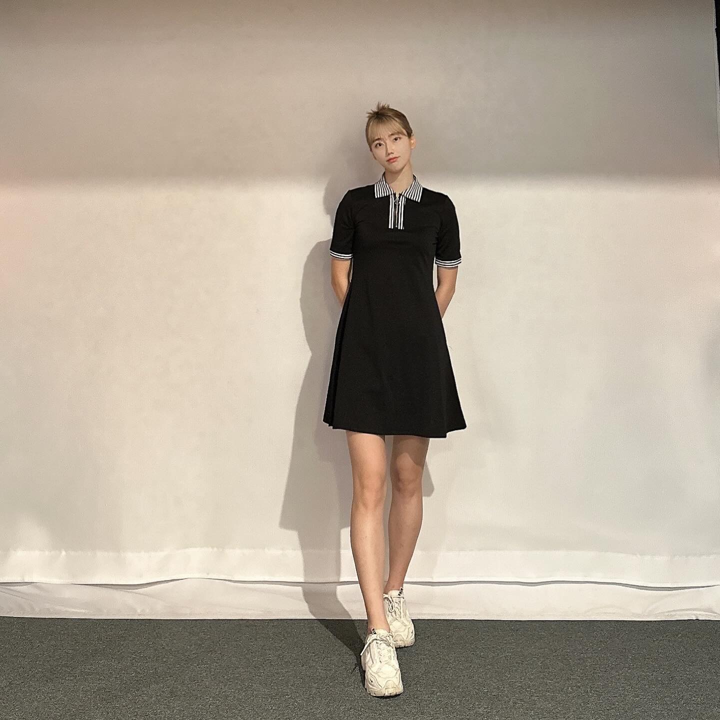 4월도 지니골프 🤗
원피스 도전!
봄 여름에 입기 좋은 ✨줄카라 반집업 루키 원피스✨
허리 라인 잡아주면서 핏도 이쁜 원피스 완전 내스타윌💕

오늘 하루도 지니골프💚

jinygolf.official 
.
.
#golf #golfstagram #golfwear #golfswing #지니골프 #여성골프의류 #골프 #골프스윙 #여성골프웨어 #골프레슨 #골프스타그램 #골프연습장 #골프스윙동영상 #골프연습 #골프프로 #아이언스윙 #비바골프아카데미vip #광주 #서구 #골프레슨 #상무지구골프 #이차윤프로 #차윤tv