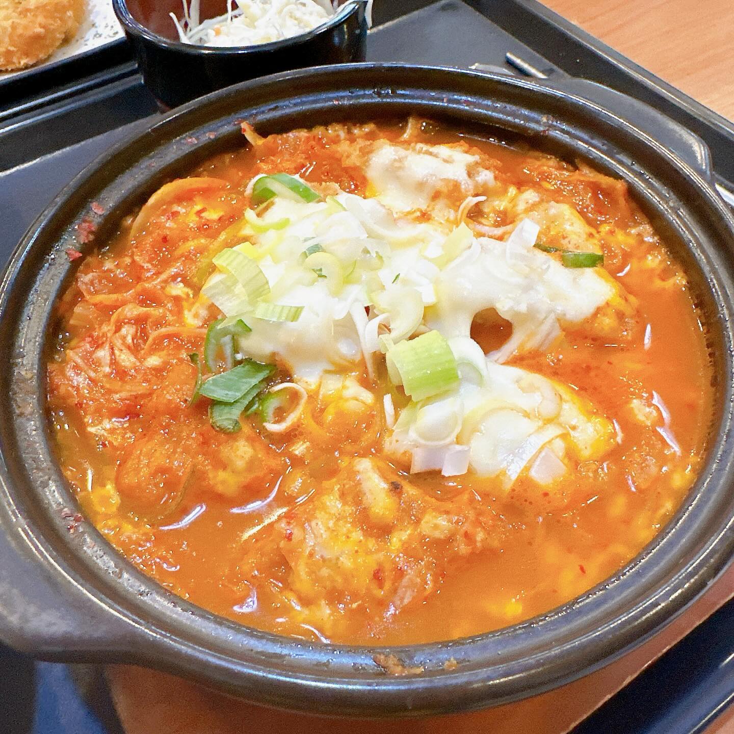 비오는날은 뜨끈한 김치나베 돈까스 ㅎㅎ

인친님들은 비가오면 뭐가 먹고싶으세요~?