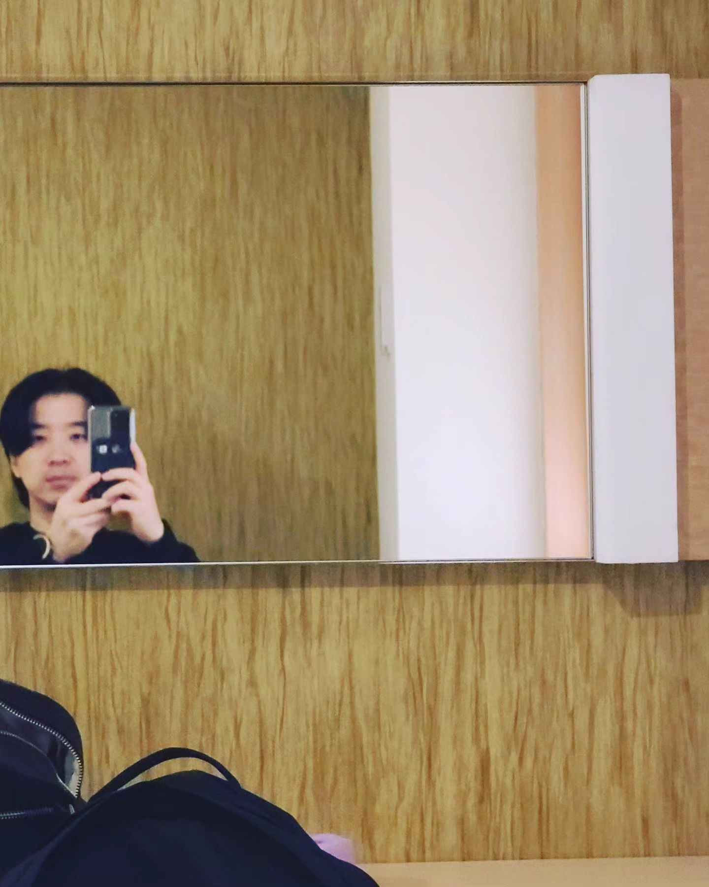 노보리베쓰 호텔을 떠나기전
거울에 비친 내 모습을 보니
좀 예쁜데?
이러다 자웅동체 되겠어!!

#노보리베츠 #다이이치타키모토칸