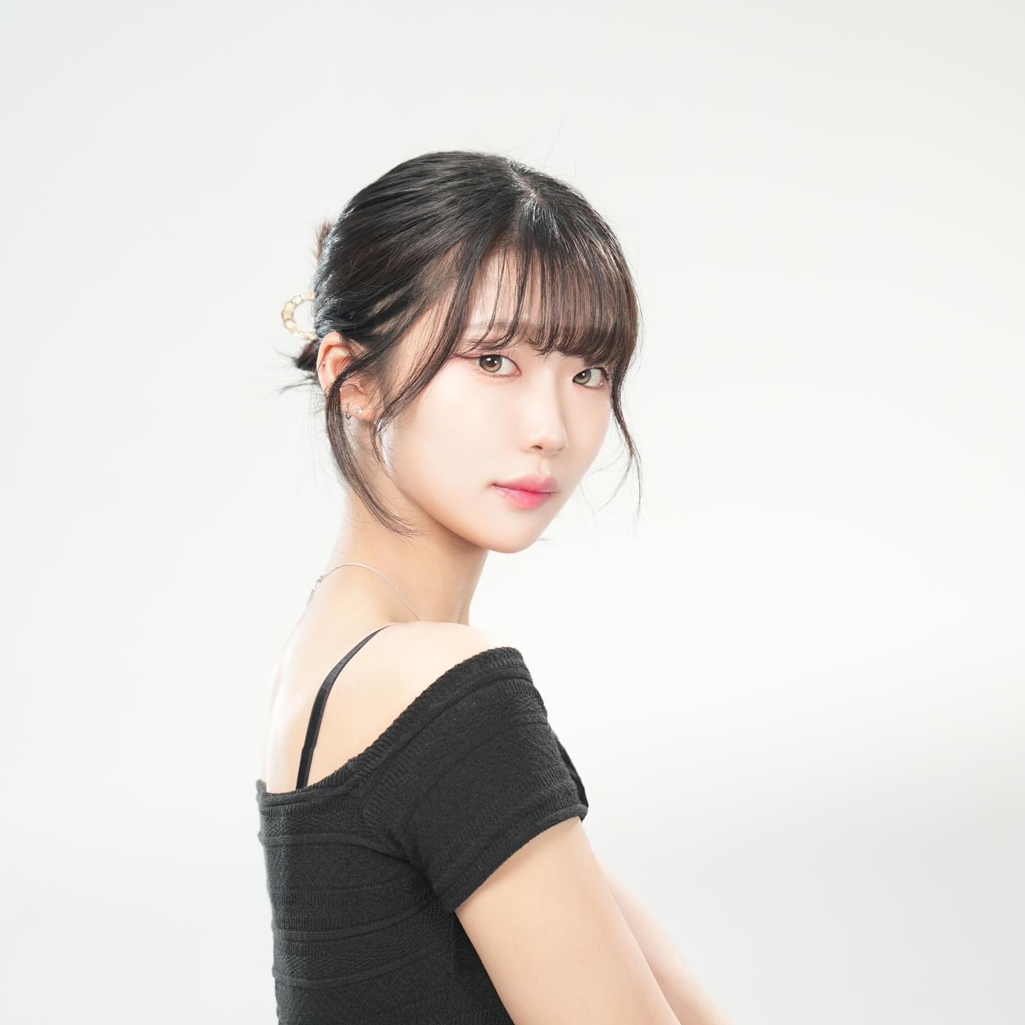 .
저에 대한 객관적인 비평 또는 피드백? 
그런건 원하지 않습니다.
무조건 박수갈채. 일방적이고 편향적인 칭찬 부탁드립니다.
.
baraboda_studio