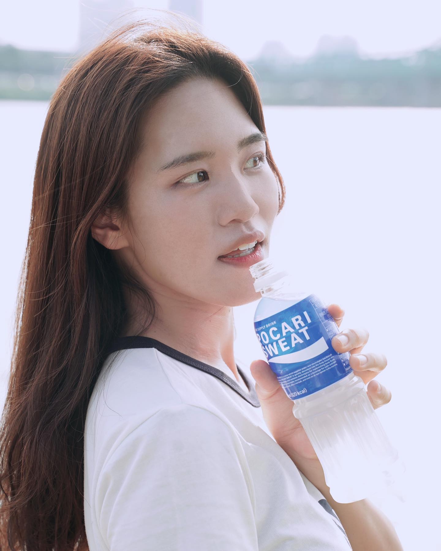 💙여행포카리✈️
.
여행다닐때 빼놓을수 없는 이온워터
갈증해소와 기분도 좋아져
여행길이 더 행복한 #포카리스웨트
.
pocarisweat_kr 
#월간포카리 #여행포카리 #포카리스웨트
#모델 #스냅모델 #여행스냅 #스냅샷 #포카리 #포카리룩