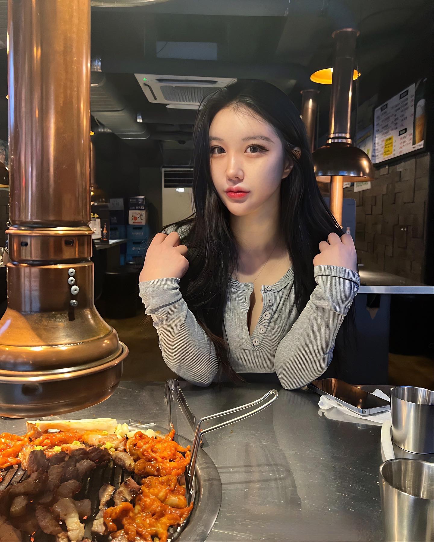 #협찬 _ _boorak 

연탄불에 구워먹는 JMT 고깃집 연탄부락 🧡 
첫 주문시 이벤트로 쌈쫄면을 주시는데 이 쫄면에다가 삼겹살을 싸먹으면 완전완전 맛있다구요 ㅠㅠ ! 🧡

냉동고기가 아닌 진짜 질 좋은 생고기를 먹고싶다면 , 야구경기를 보면서 갬성적인 연탄불을 느끼고싶다면 , 고민말고 잠실새내 연탄부락으로 GoGo !! 🧡 

☑️위치 : 서울 송파구 백제고분로 9길 22 잠실동 1층 연탄부락 

-----------------------
#잠실새내데이트 #잠실새내역고깃집 #잠실새내술집 #잠실새내고기집 #잠실새내삼겹살 #잠실새내고깃집 #잠실새내역맛집추천 #잠실새내맛집 #잠실새내맛집추천 #연탄부락잠실새내점 #연탄부락 #잠실고기맛집 #잠실고기 #닭발구이 #잠실닭발 #잠실새내역 #잠실새내 #잠실새내술집 #잠실새내맛집 #잠실데이트 #잠실술집