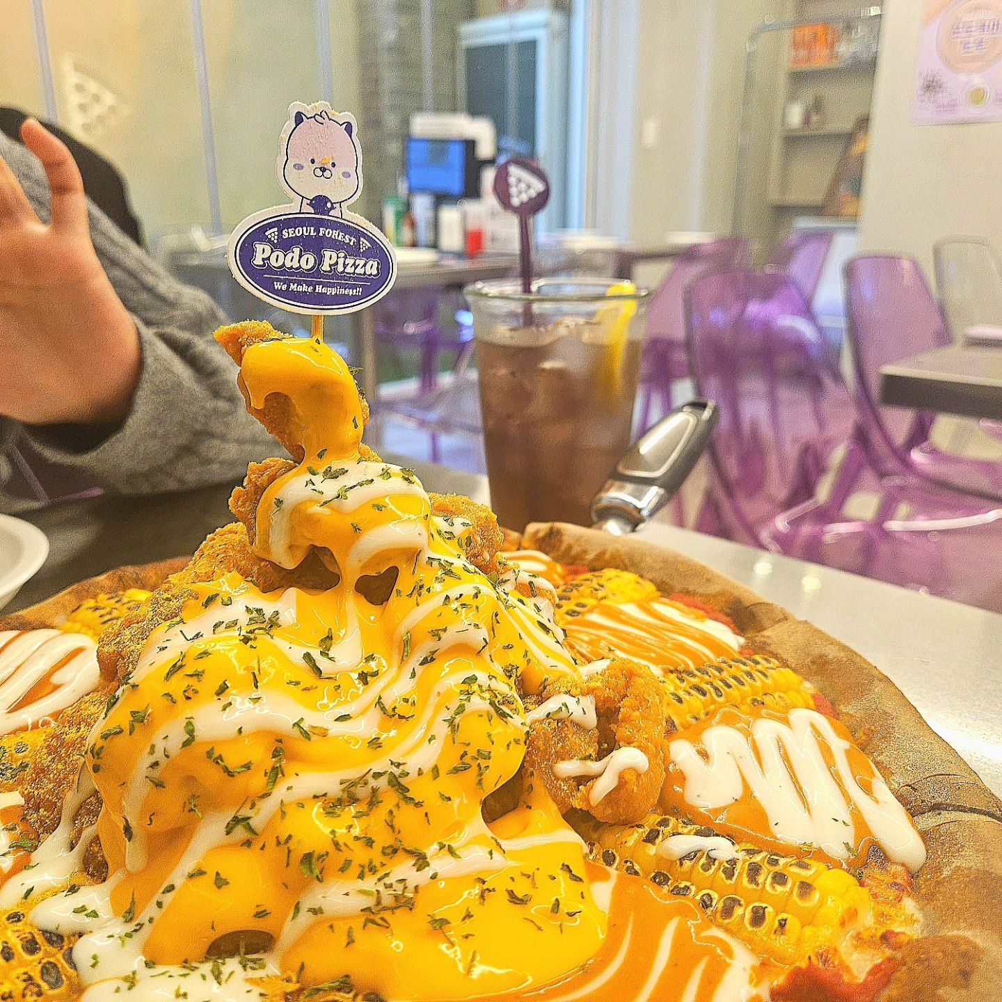 보라빛 핏짜 💜
⠀
❣️ 서울숲포도피자 성수
🏠 서울 성동구 서울숲4길 22-7 지하1층(성수동1)
▪️ 영업시간 11:00 ~ 21:00
▪️ 라스트오더 20:30
⠀
#포도피자 #서울숲포도피자 #서울맛집 #서울피자 #성수동맛집 #성수동피자 #서울숲맛집 #서울숲피자 #성수맛집 #뚝섬맛집 #뚝섬역맛집 #뚝섬피자  #먹팔