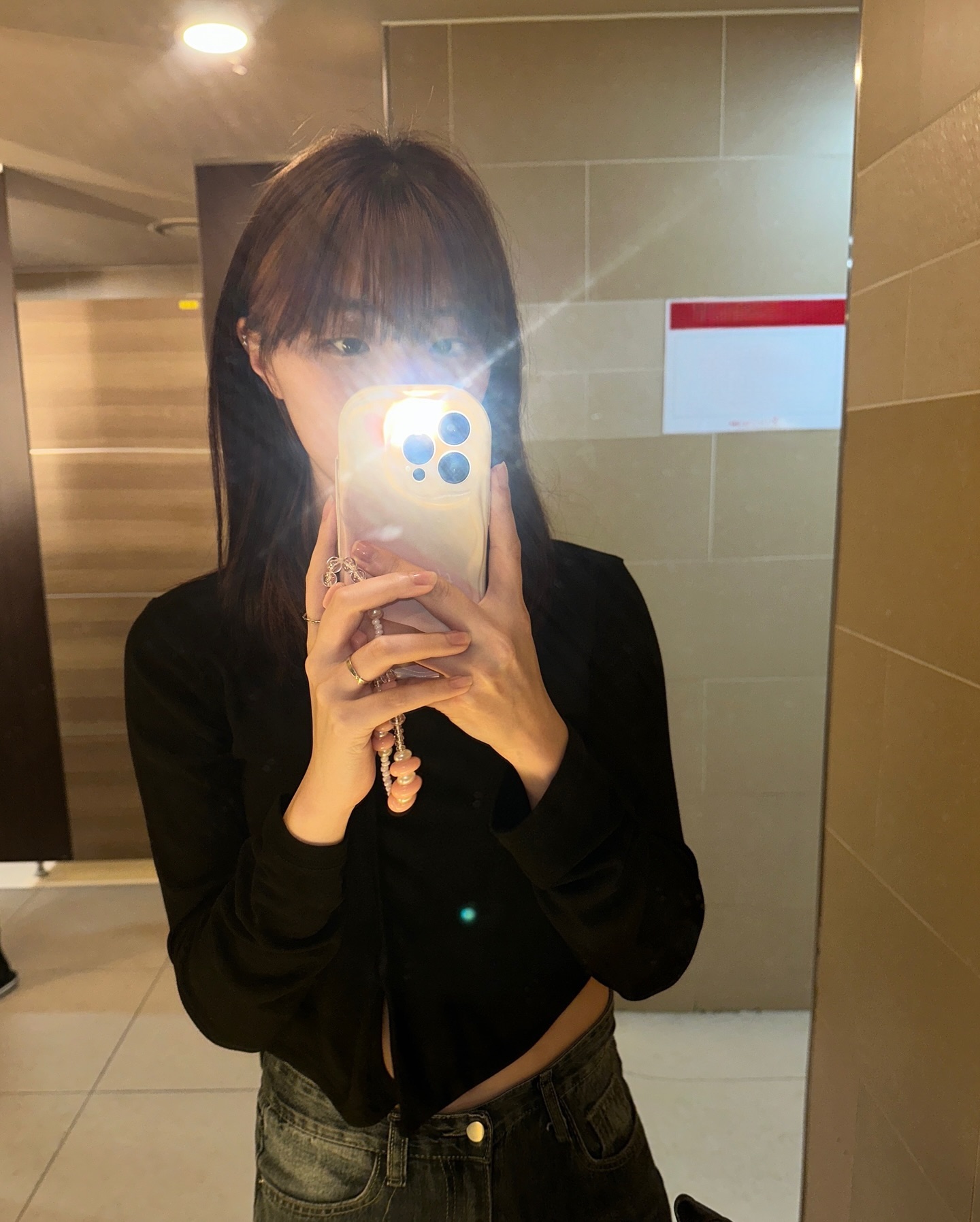 aroh.kr aroh.global 
☘️🫐에이로 심층 해양 추출물을 이용한 보습과 항산화케어에 
집중한 에이로의 마린에너지 모이스처 라인🏖️
-
항산화 개선효과, 보습테스트, 외부자극 비자극성으로 테스트 
완료된 안전한 제품으로 민감성피부까지 사용 가능해요 😚

​#에이로 #에이로로션 #aroh #스킨케어 #홈케어