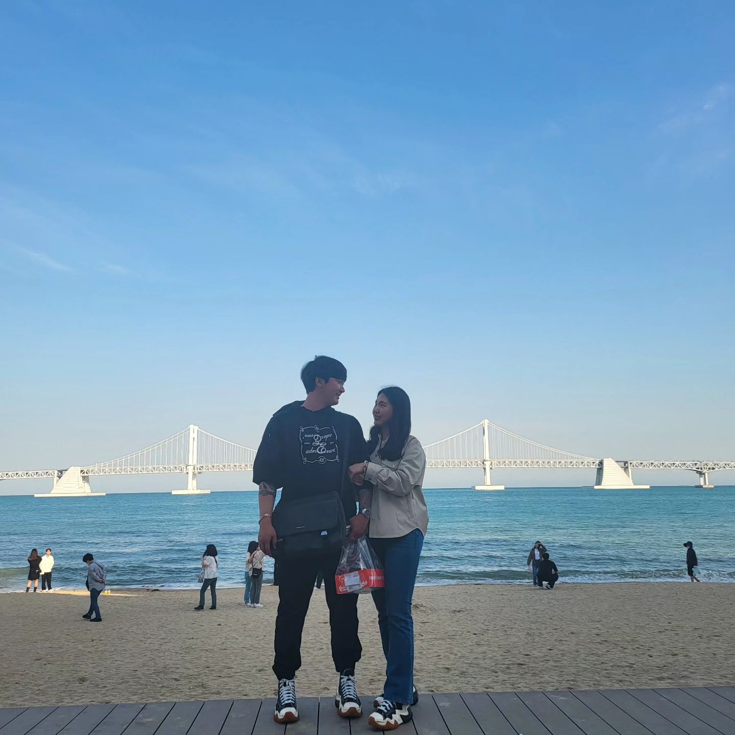 친구가 찍어준 우리 사진 🖤❤️
광안리에서 수다떨고 맛난거도 묵꼬
재밌었다 증말 !
개인적인 시간이 잘 안나는 요즈음
소중했던 순간이고만 ✨️✨️✨️
아직도 바다가 그저 좋은 1인
.
.
#다죠이그램