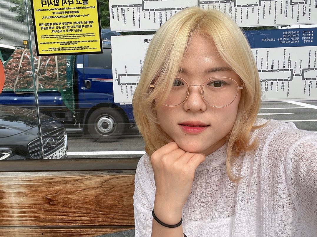 결국 핑크로 염색할거지만 
역시 염색하니까 관리하려면 사야할게 많다
오늘이 올영세일 마지막이라는데
나 또 뭐 살 거 있나…?

#기분전환 #탈색 #탈색성공 #notbad #에스민살롱 #에스민살롱장지점 #에스민살롱선영팀장 #송파미용실 #위례미용실 #미용실추천 #탈색잘하는곳 #탈색잘하는미용실 #카리나금발 #금발머리 #금발탈색