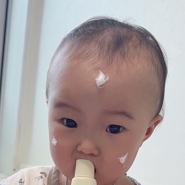 지지졔 on Instagram: "#광고 지유가 화상 당한 이후로 좋다는 제품은 정말 뭐든지 사주고 아끼지 않고 바른거 같아요. 그중에서도 지유에게 가장 잘맞는 제품이있어서 같이 공유 해봐요.