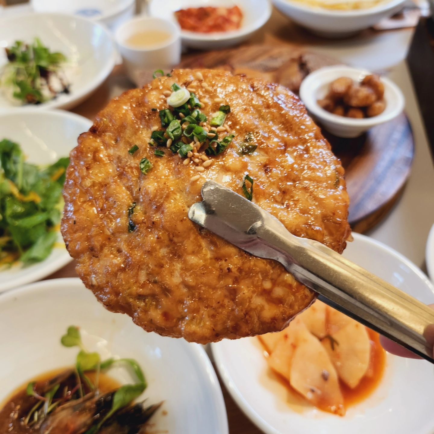 #순천맛집 #맛있다
마늘양념 닭구이 화덕 귀리 떡갈비 닭날개 간장치킨 매콤 치즈불닭 녹두닭죽 등등 푸짐하고 깔끔한 닭코스요리 최고임다👍
진한 국물 쫄깃 속살 보양 누룽지 백숙도 #jmt 😘
친절하고 맛있는 #순천맛집추천
순천만 갔다 꼭 들려야 하는 곳이예요!!!
#순천닭구이 #순천만맛집#순천백숙#순천코스요리
#순천닭집#미주농원120 #먹스타그램 #먹스타 #맛집 #맛집추천 #순천닭백숙 #순천오리백숙 #순천닭코스요리 #일상 #데이트 #데일리 #가족모임