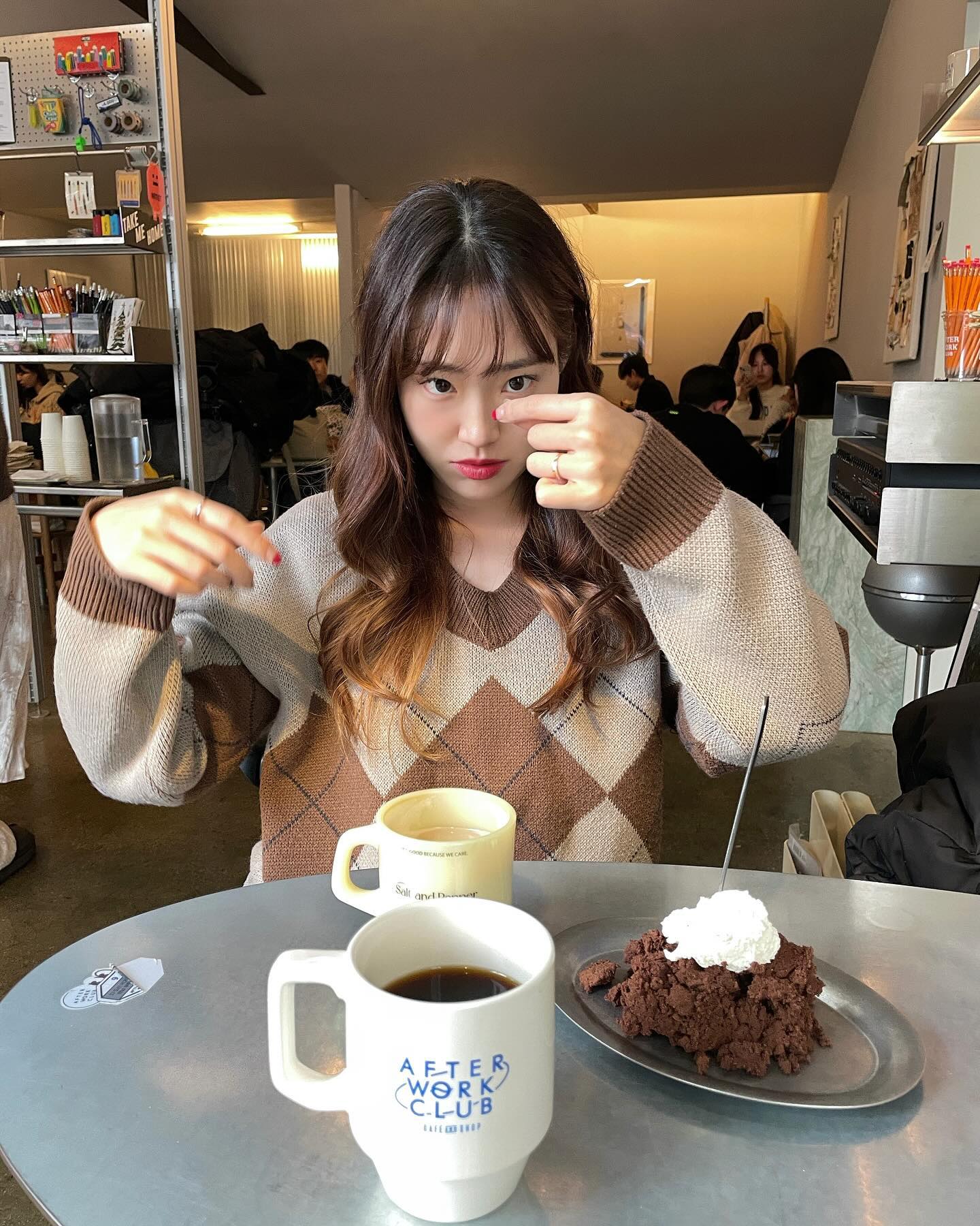 밀리고 밀린 겨울사진 올리깅🙃
시바견 만나러 갔지만 휴무일 확인안해서 못만나고🤦‍♀️
문래동 구석구석 돌아다녔던 12월 어느날 기록
