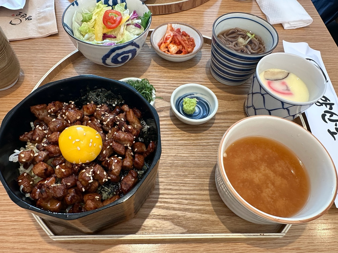 점심으로 먹은 부타동 ❤️

불금은 못보냈지만 맛난거 먹어서 기분좋은 날 ❤️