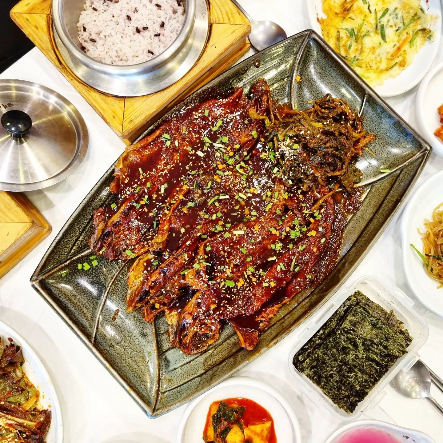맛있는 집밥 생각날 때
고민이 없이 가는
#광주맛집 
#광주코다리찜맛집
#해실달실

❤️🧡💛🖤💜💚🩶🤎💙
매콤달콤한 양념 잘 베인
코다리찜에 시래기까지 들어가 푸짐하고 맛있어요
#운암동맛집
#운암동점심맛집
#모임장소

시래기코다리찜 맛있게 먹고 마무리는 솥밥 누룽지까지
맛있게 잘 먹었습니다
#코다리찜맛집
#담양식갈비맛집