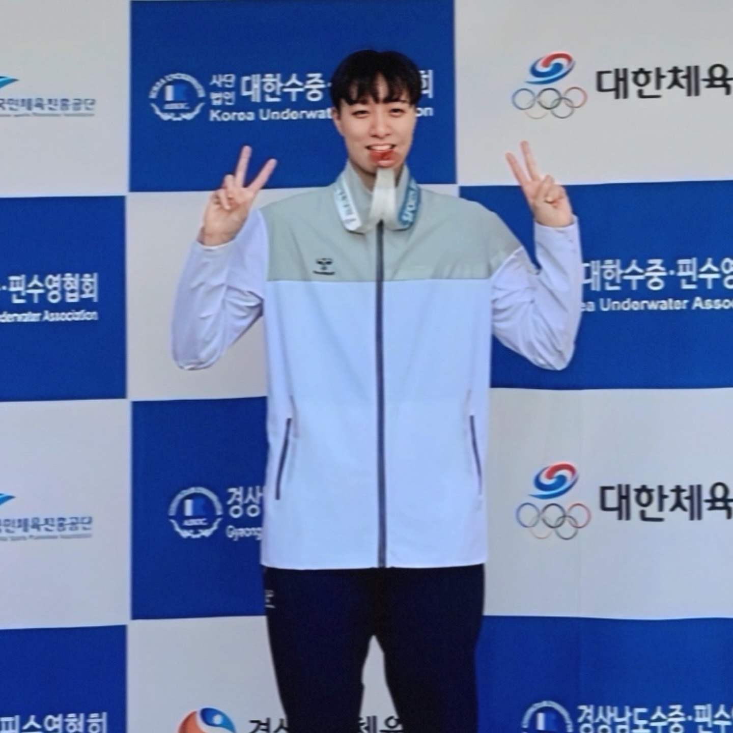 105회 전국체전 끝 ❗️❗️🥺

올해는 정말 최선을 다했는데도
내가 못한거라 누굴 탓할수 없는 
최악의 기록으로 최악의 경기를 했다.
그치만 감사하게도 메달은 목에걸수있었다..🥹

끝났으니 행복하게 놀아야지!!!!!!!!!!!!!!!!

47.5 즐기면서 다시 내기록 꼭 찾아온다 내년엔. 😌🙏🏻

#105회전국체전 
#노장은죽지않는다다만앓아누울뿐 
#30대화이팅👊🏻 

#2024시즌오프