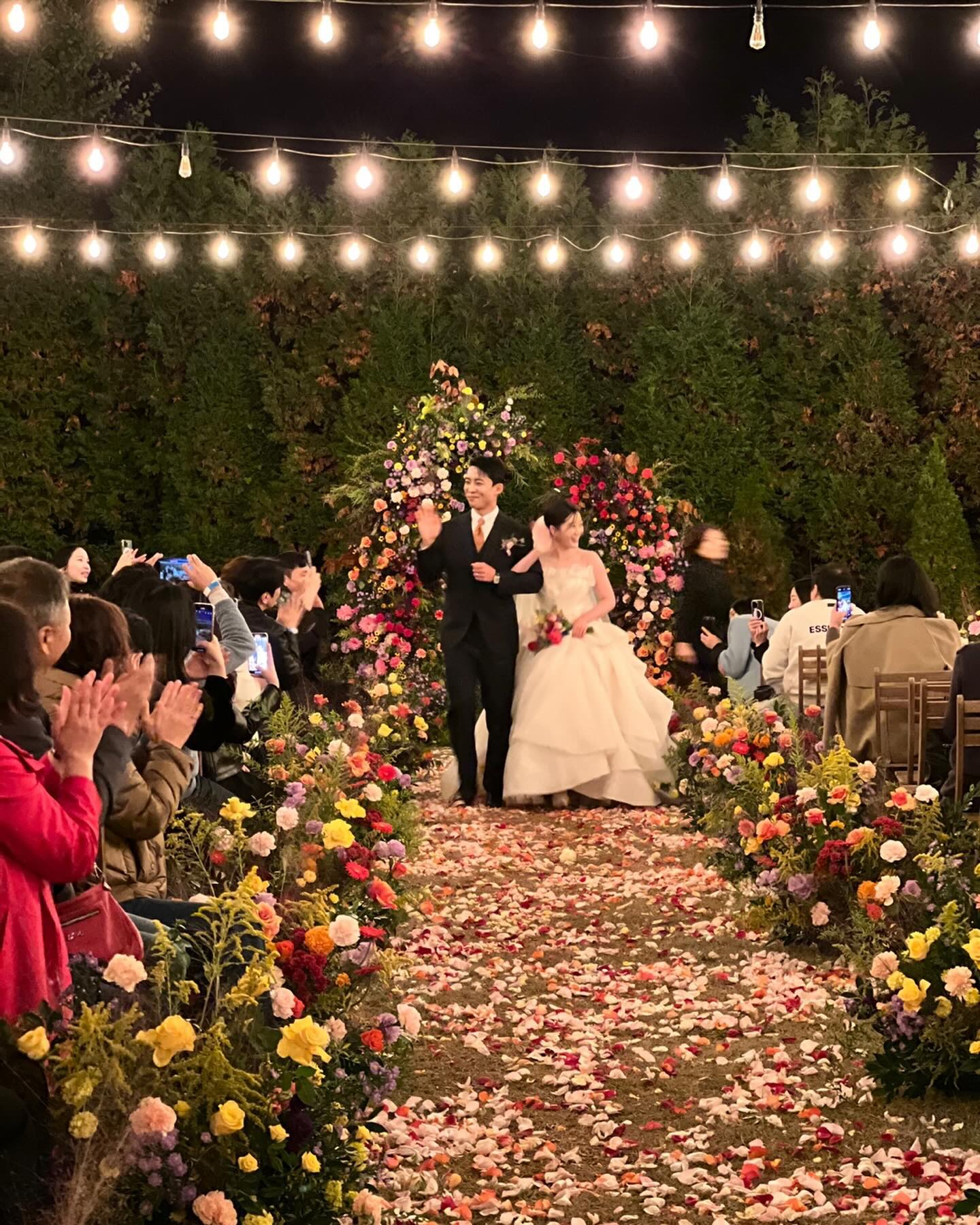 🫶🏻
결혼한지 #100일 겸 만난지 #1000일
나 진짜 #결혼 잘해짜나
근데 아직도 #결혼사진 못고름 
#다음주에는꼭고르자ㅎㅎㅎ
