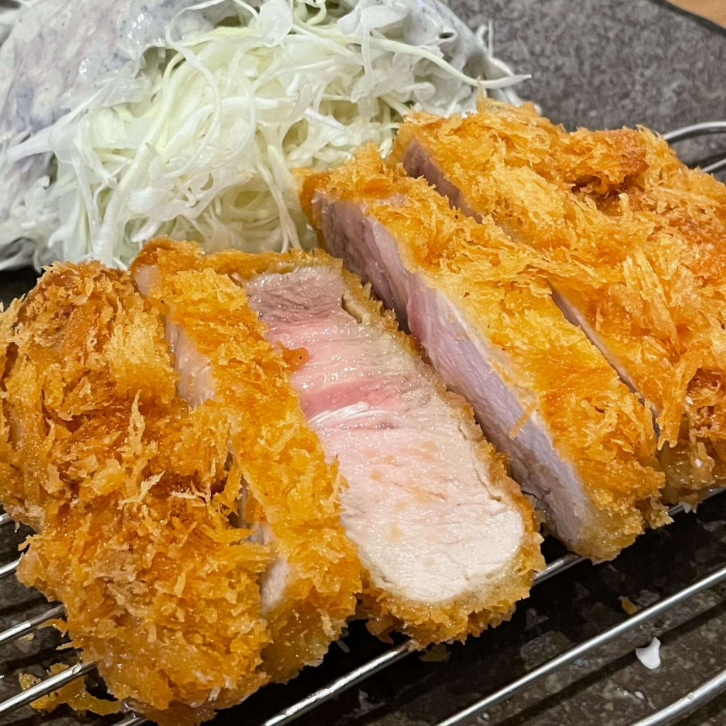 #제주돈까스맛집 #터틀리애 #서귀포돈까스 #돈까스맛집
등심 안심 어느 하나 빠지지않고 맛있는 곳 
바삭 촉촉 부들 ~ 소스까지 완벽하게 맛이뜸 💖