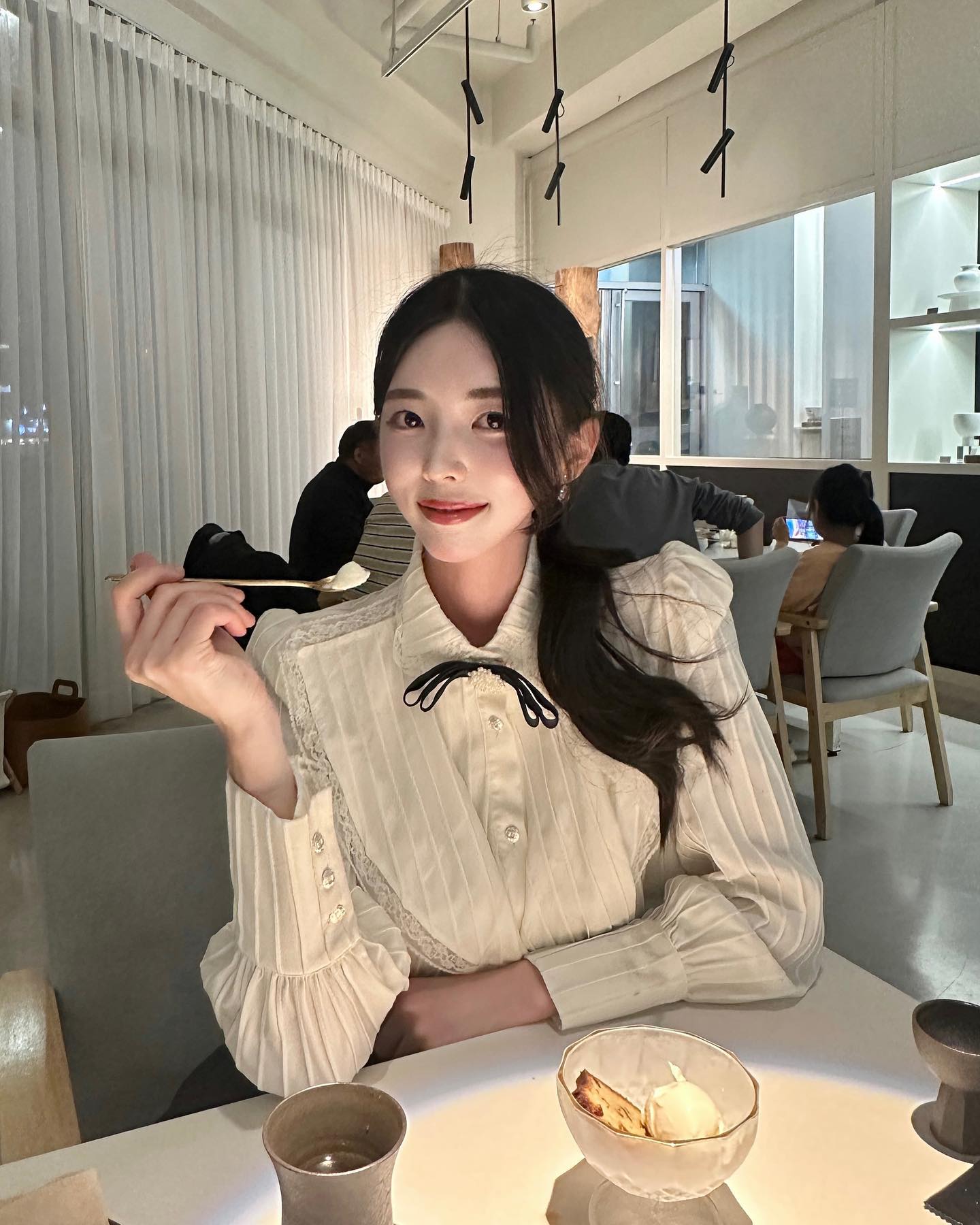 전통주 페어링과 함께 했던 한식 다이닝🖤 punju_official 
전상근 작가님 작품들로 가득채워 눈과 입이 즐거웠다😌