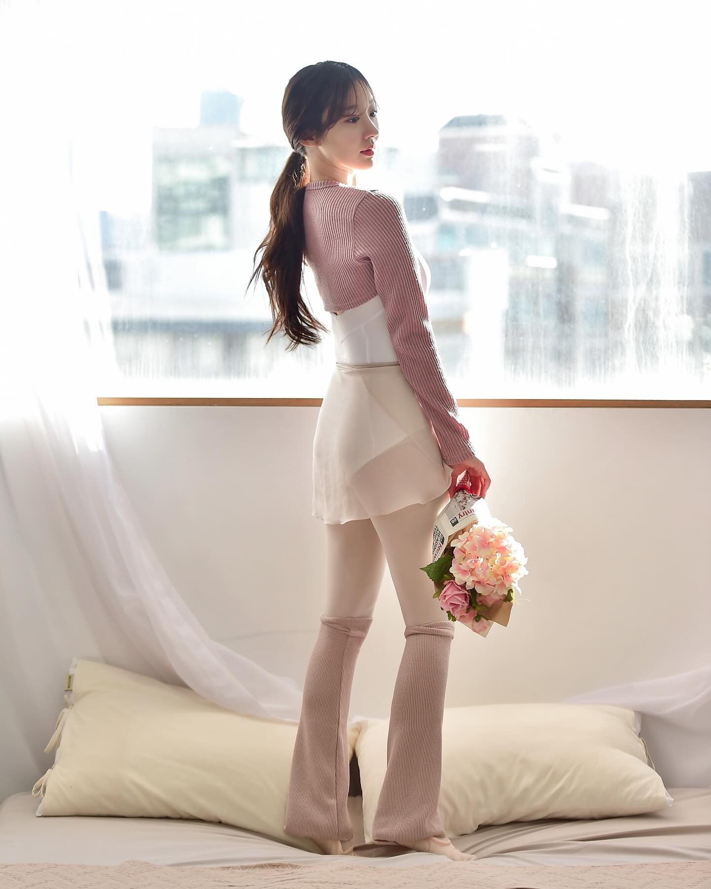 댓글로 투표기능생겼지롱! 📥
어떤컬러의 가디건이 더 잘어울리나요?🩰

웜업을 도와주어 부상위험을 줄여주는 겨울 필수템 #발레워머
여리여리한핏으로 5컬러 업로드되었어요 freyja_en 🎀
헬스,요가,필라테스 등 운동복 커버업&데일리룩으로도 유용해요!

#프레이야 #발레복