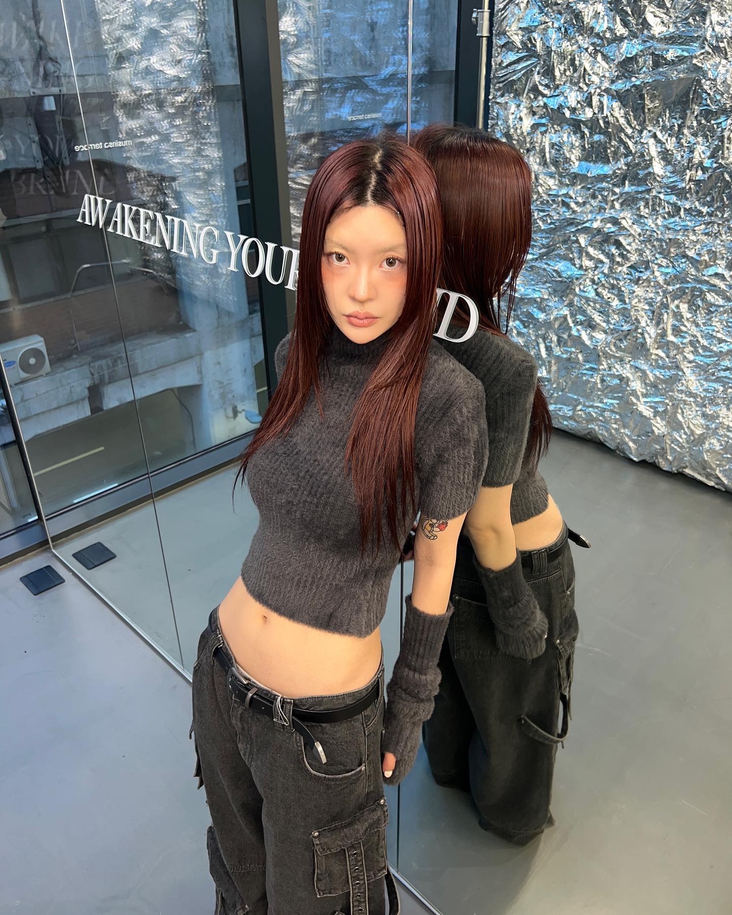 #광고
무신사 테라스 성수에서 22FW 컬렉션 여성 편집 팝업이 오픈했어요! 
이번 팝업은 오프라인에서 만나기 힘든 5개의 브랜드가 참여했는데 바로 ~ 바로!!
“스컬프터 , 트리밍버드 , 엘이이와이 , 오호스 , 배드블러드“ 라구요~~!!! 꺄~~
팝업 현장에 오시면 브랜드들의 굿즈를 받을 수 있는 럭키박스 이벤트도 진행중입니다!! ㅎㅎ 저는 어떤걸 뽑았게요~~
미니멀한 고프코어룩의 실루엣과 시원한 화이트 톤의 브랜드 체험 공간으로 구성되는 무신사 테라스에서 23FW를 체험해 보세요🤍

운영기간 : 10/24~10/30 (11:00-19:00)
장소 : 성동구 아차산로 104, 3F 무신사 테라스 성수 

#무신사 #MUSINSA #트리밍버드 #배드블러드 #엘이이와이 #스컬프터 #오호스