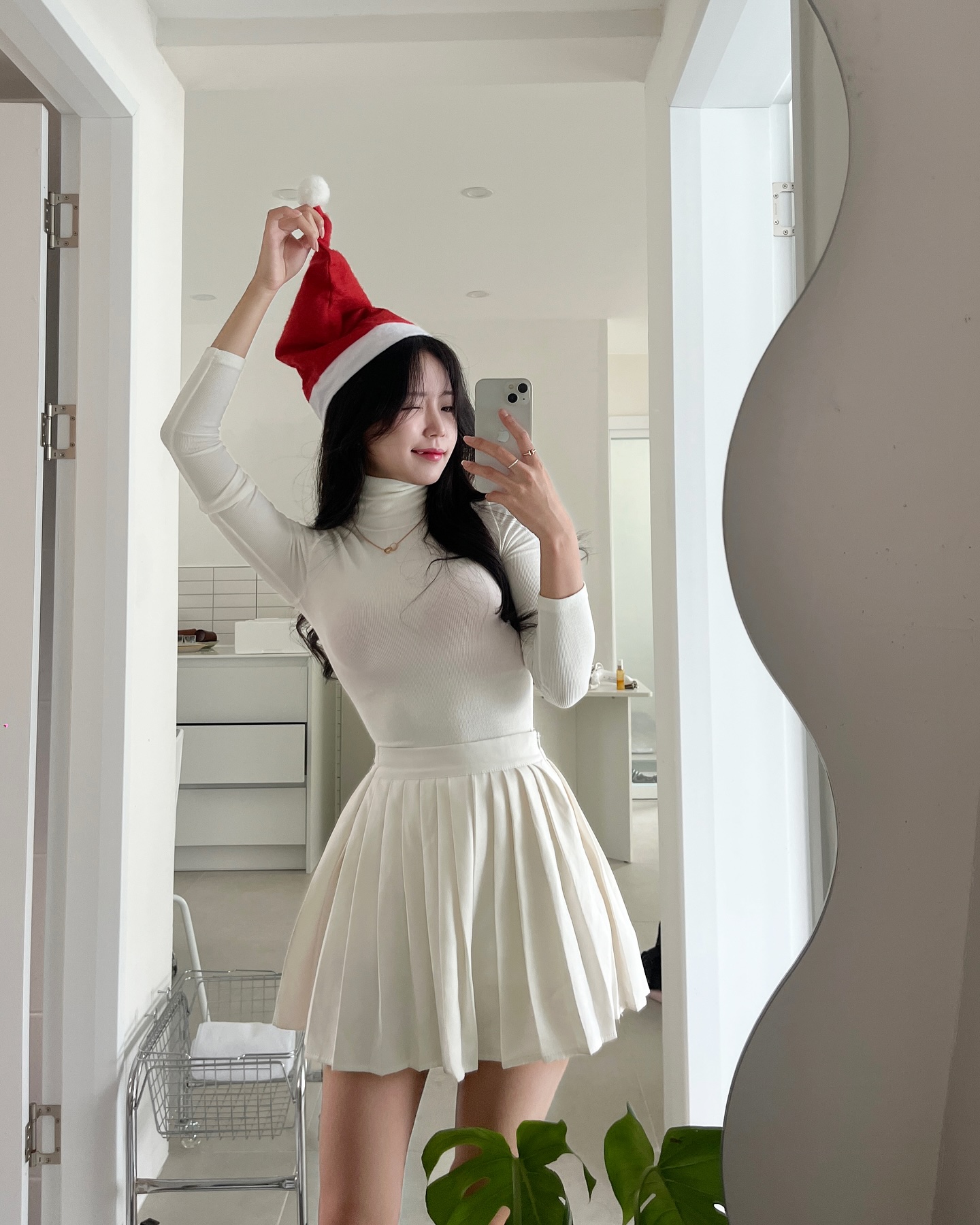 크리스마스도 2024도 안녕🎄❣️

여기저기 틀어둔 히터로 건조해진 요즘, 피부결 개선을 위해 더고운 피부과에사 온다 리프팅 받고 왔어요 thegounskin 
피부 상태 진단 후, 과하지 않게 필요한 시술만 딱 추천해주신 원장님! 
수분관리 받는동안 딥슬립하구 왔답니다 
내일도 관리받을 생각에 신나는 연말 ( ღ’ᴗ’ღ ) 
.
.

 #바디프로필준비 
 #바디프로필스튜디오
#바디프로필컨셉
 #바디프로필의상
 #바디프로필촬영
 #바디프로필식단 #야외촬영 
 #바디프로필 #바디프로필도전 #pt #운동하는예술인 #부산 #해운대 #bye2024  #hello2025