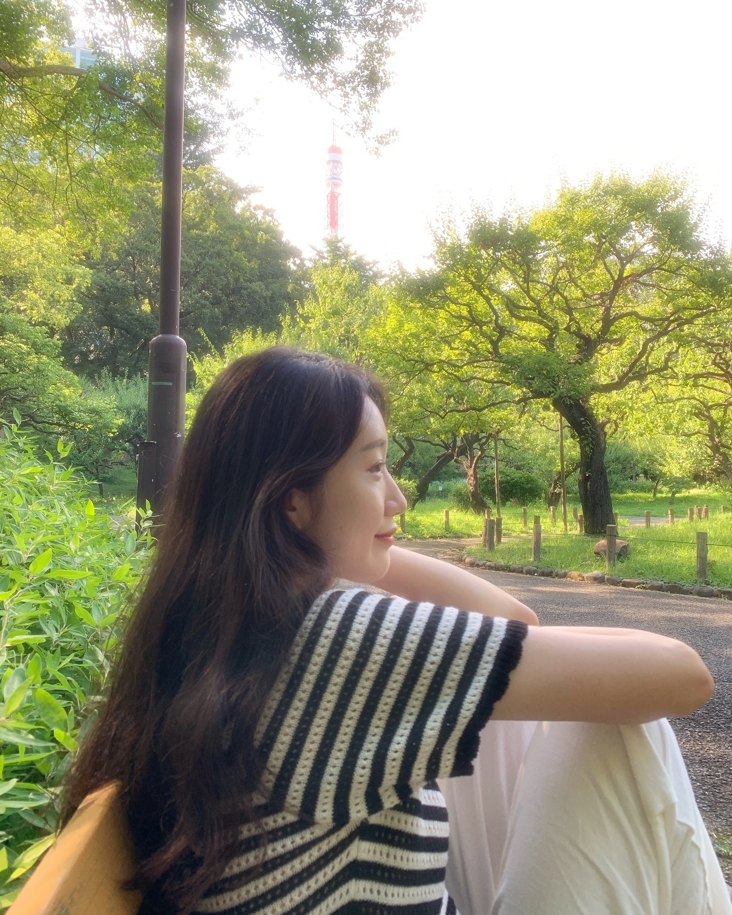 🤍
남편이 필름카메라처럼 찍어준 사진
비법은 안 닦은 카메라렌즈..^^

그리고 그거 알아요?
여름 일본여행은 음료수 필수, 차가운 물티슈 필수˘ᗜ˘🩵
그냥 물티슈가 아니라 엄청 차가운 느낌나는 물티슈라
엄청 유용했음!🫰🏻