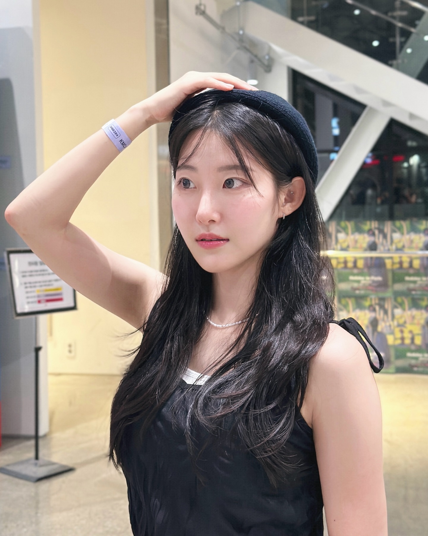 <holiday in paris : 파리의 휴일>
⠀
동화 속 파리는 이런 느낌일까요.ᐟ 파리를 대표하는 인상파 작가들의 명화를 미디어 아트로 재해석 한 전시회 오프닝 파티에 다녀왔어요 ◡̈
작품이 주는 따뜻한 느낌에 마음이 편해지다가, 오색 빛 색채에 마음이 들뜨기도 했습니다🌷
⠀ 
📍K현대미술관 (화-일 10:00~19:00, 입장마감 18:00)
✔️holiday in paris (2024.07.13 ~ 2025.03.09)
🍯사진보다 영상에서 작품과 피사체가 더 예쁘게 나와요!
⠀ 
보통 미디어 아트라고 하면 체험형 전시와는 거리가 드문데, 이번 전시는 체험형 전시와 미디어 아트가 잘 접목되어있어 온 몸으로 전시회를 보고 온 느낌이었어요 ◡̈
서울에서 데이트 하실 분들은 “파리의 휴일” 전시회 다녀와보시길 추천합니다 ♥
⠀ 
본 전시는 VIP 오프닝 리셉션에 초대를 받아 다녀왔습니다.
