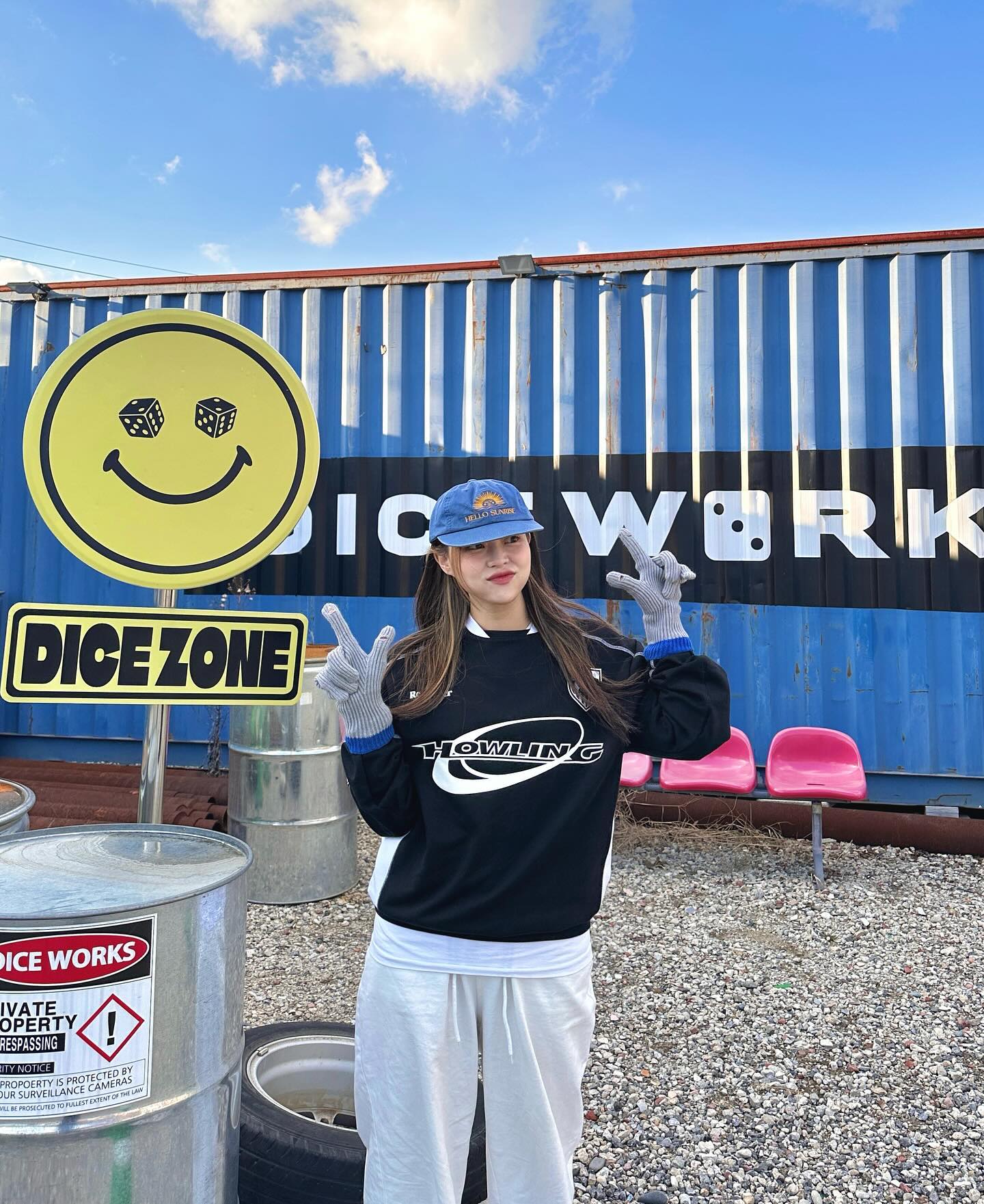 #협찬 댕댕이클럽🐾 나 블록코어 좋아했네?! 

✔️HOWLING SOCCER CREWNECK [BLACK] M size

넉넉한 가로핏감에 배색 레터링이 아주 예쁨+_+💓
넥 부분 배색이라 답답해 보이지 않아서 포인트로 좋았어요! 

#retrieverclub #리트리버클럽 #블록코어 #맨투맨코디