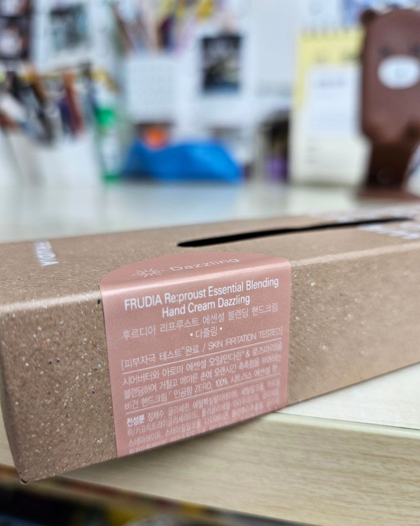 #협찬 frudia.official #후르디아 #비건핸드크림
천연 핸드크림 이라서 바를 때 마다 향이 좋아 자꾸 바르고 싶은 기분♡
육아 집안일 컴퓨터 치기 등등 손을 정말 정말 정말 많이 사용해서 건조할 때마다 자꾸 바르게 되어 좋아^^
#08L #아들 #frudia #vegan #올영핸드크림 #아로마핸드크림 #아로마향핸드크림 #올리브영핸드크림 #올리브영 #리프루스트핸드크림 #뷰티 #handcream #웰코스 #엄마 #육아일상 #육아