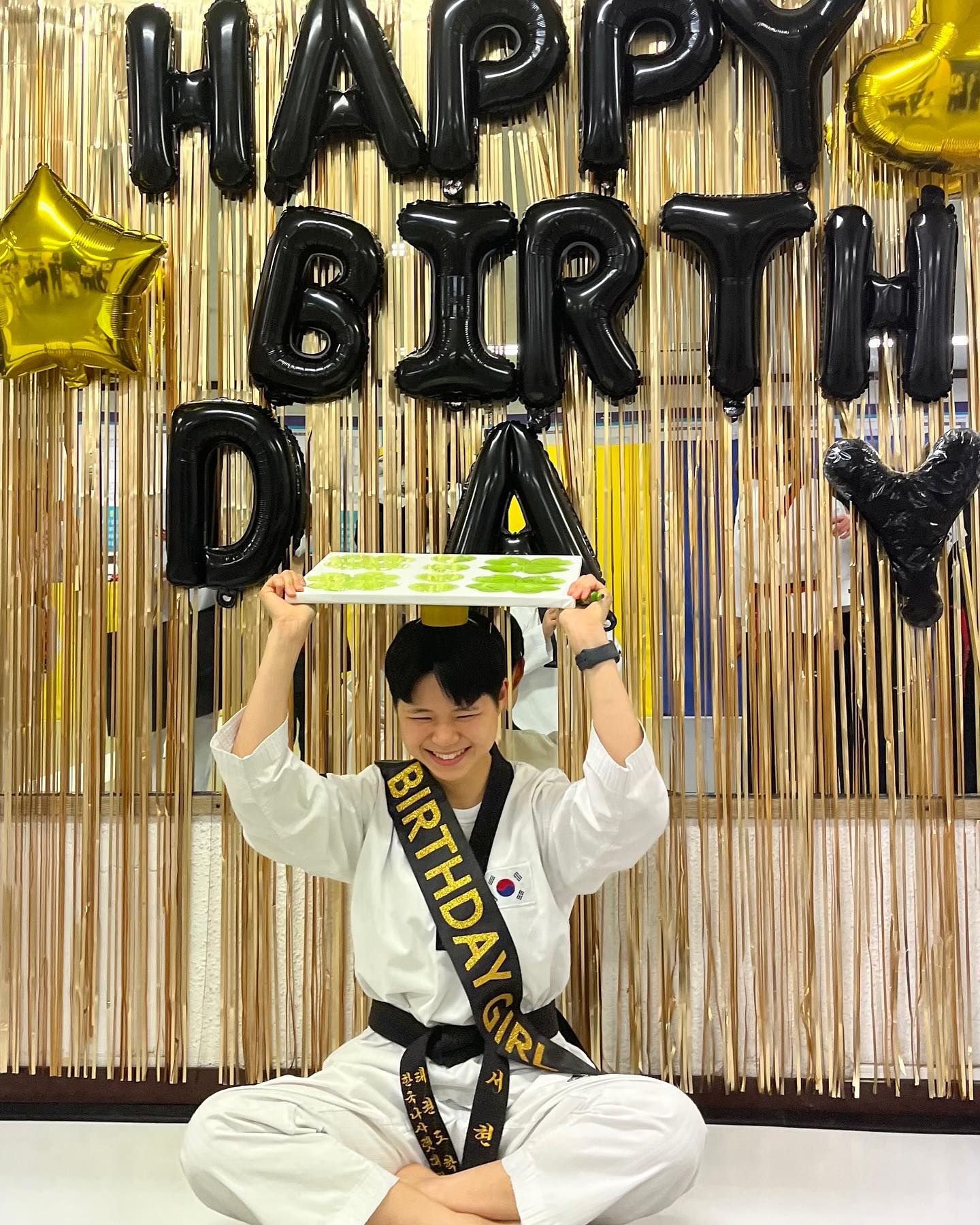 유난스럽고 와글와글했던 생일🎉
-
-
-
-
바쁘다는 핑계로 주변을 챙기지 않았던 나를 반성하게 된 하루,
그럼에도 챙겨주시고 축하해주신 분들 너무 감사드립니다🥰
-
더욱 좋은 사람이 되어, 베풀 수 있도록‼️
-
우리 시범단 선수단들 평범한 하루를 특별하게 만들어줘서 고맙다! 앞으로도 더 열심히 지도하고 운동하는 사범님이 되어볼게❤️‍🔥