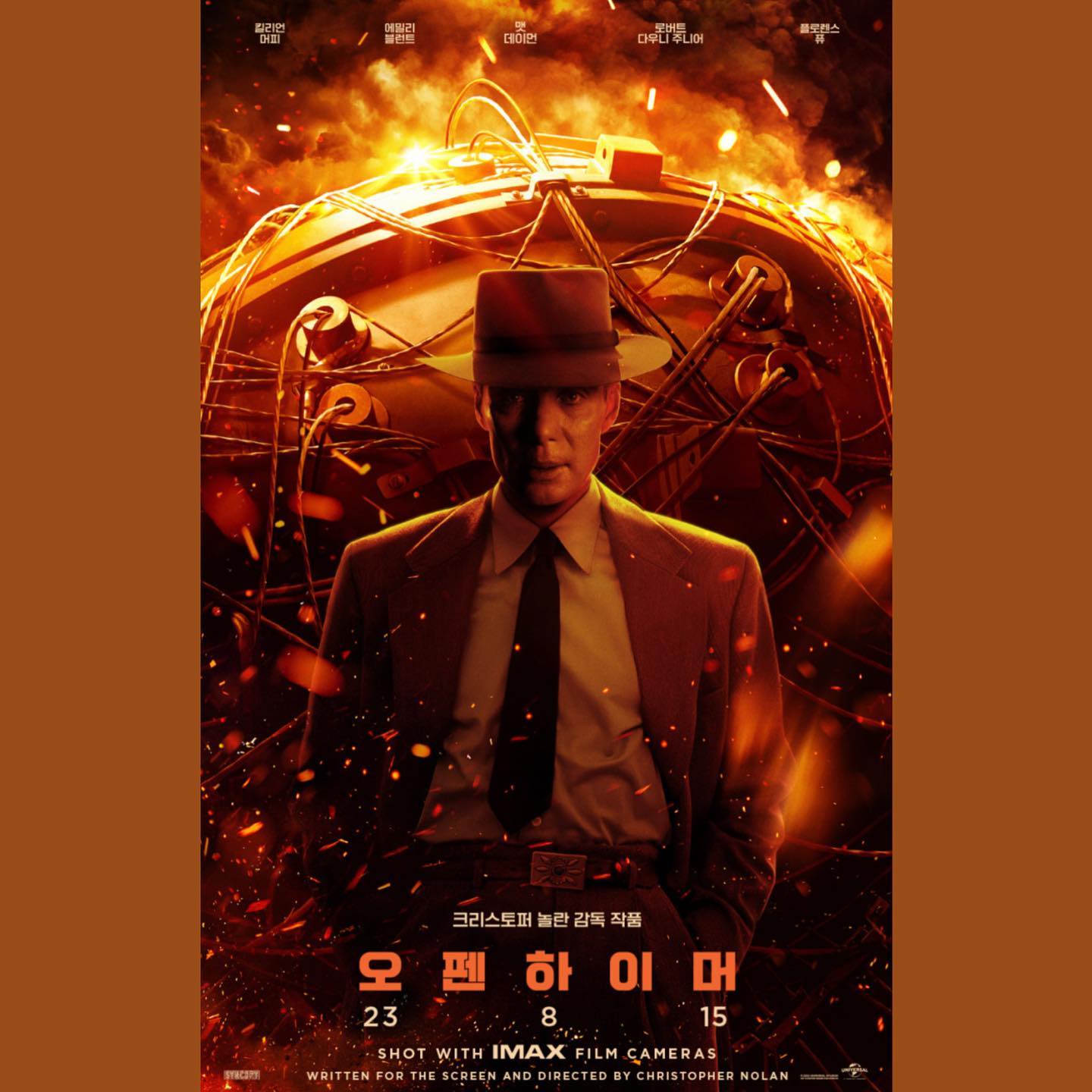 #161 #230827🎞️
🎥 오펜하이머 (Oppenheimer, 2023)

🖤🖤🤍

죄송해요 진짜 너무너무너무너무 졸려서 제대로 기억나는 장면이 별루 없어요 예 제가 영화보는 눈이 없나보죠 근데 졸린걸 어떡하나요 …

영화의 내용을 온전히 이해하지 못할까봐 맨해튼 프로젝트에 대해서 한시간가량 공부를 하고 갔는데 이해를 하고말고의 문제가 아니었네요 이해하는건 졸음을 이겨낸 다음의 몫이었어요

말이 많은 영화를 그닥 좋아하진 않는데 말이 너무 많습니다 다큐 보는 기분이었어요 교양 강의도 이거보단 덜졸렸던것 같아요 할말 끝.