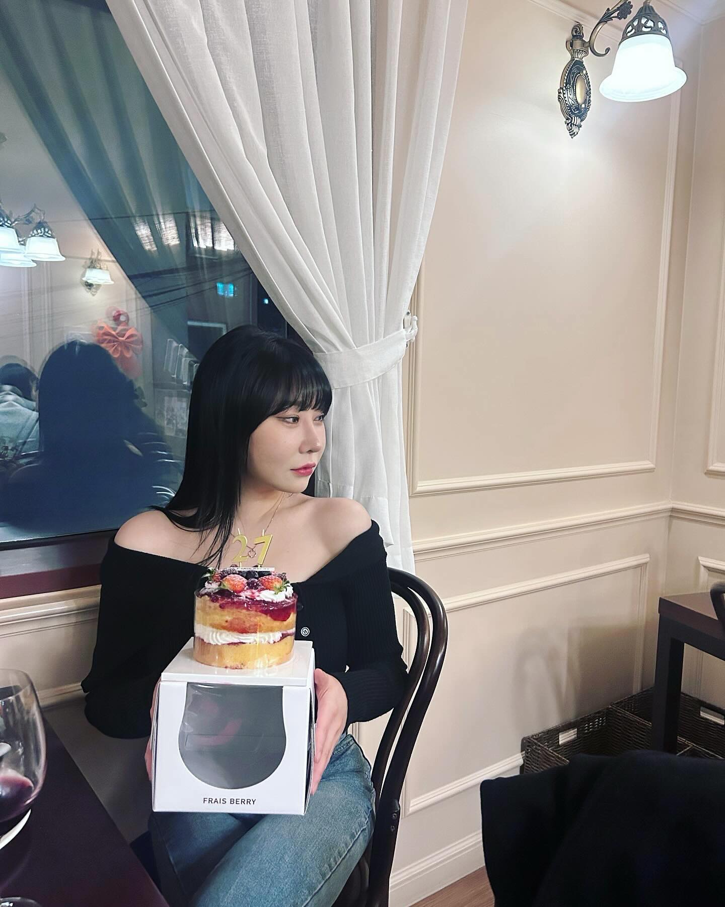 생일 아니였는데 뭐🤨🤷🏻‍♀️
